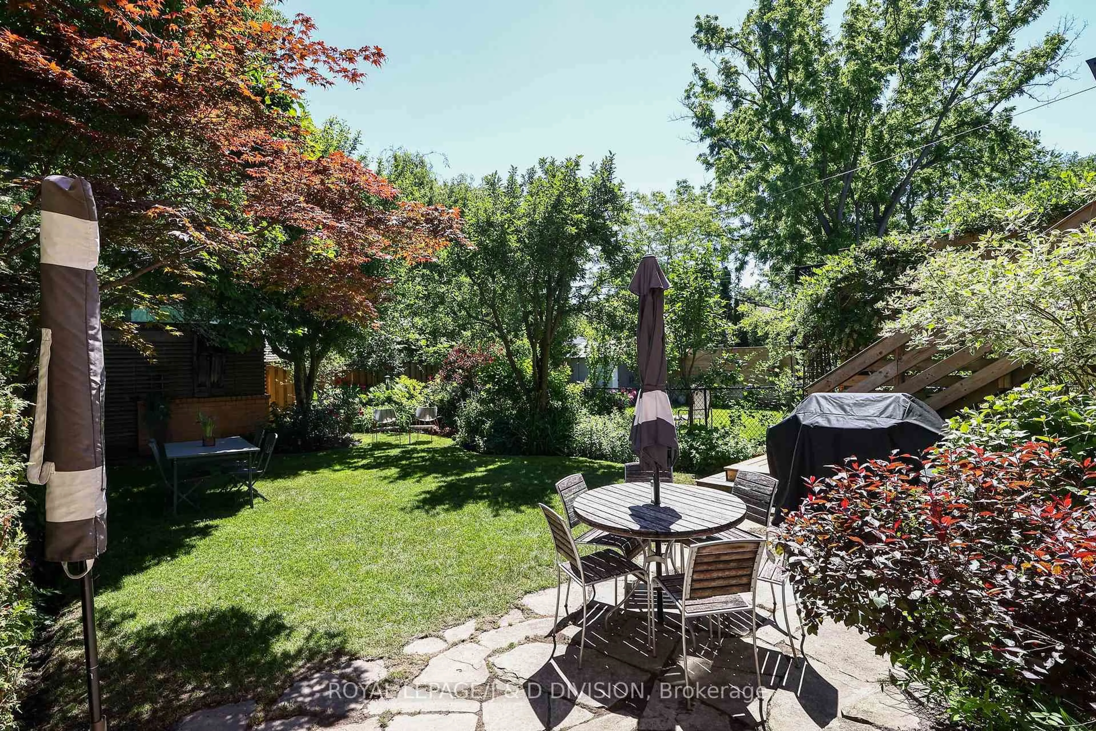 Patio, street for 181 Rumsey Rd, Toronto Ontario M4G 1P4