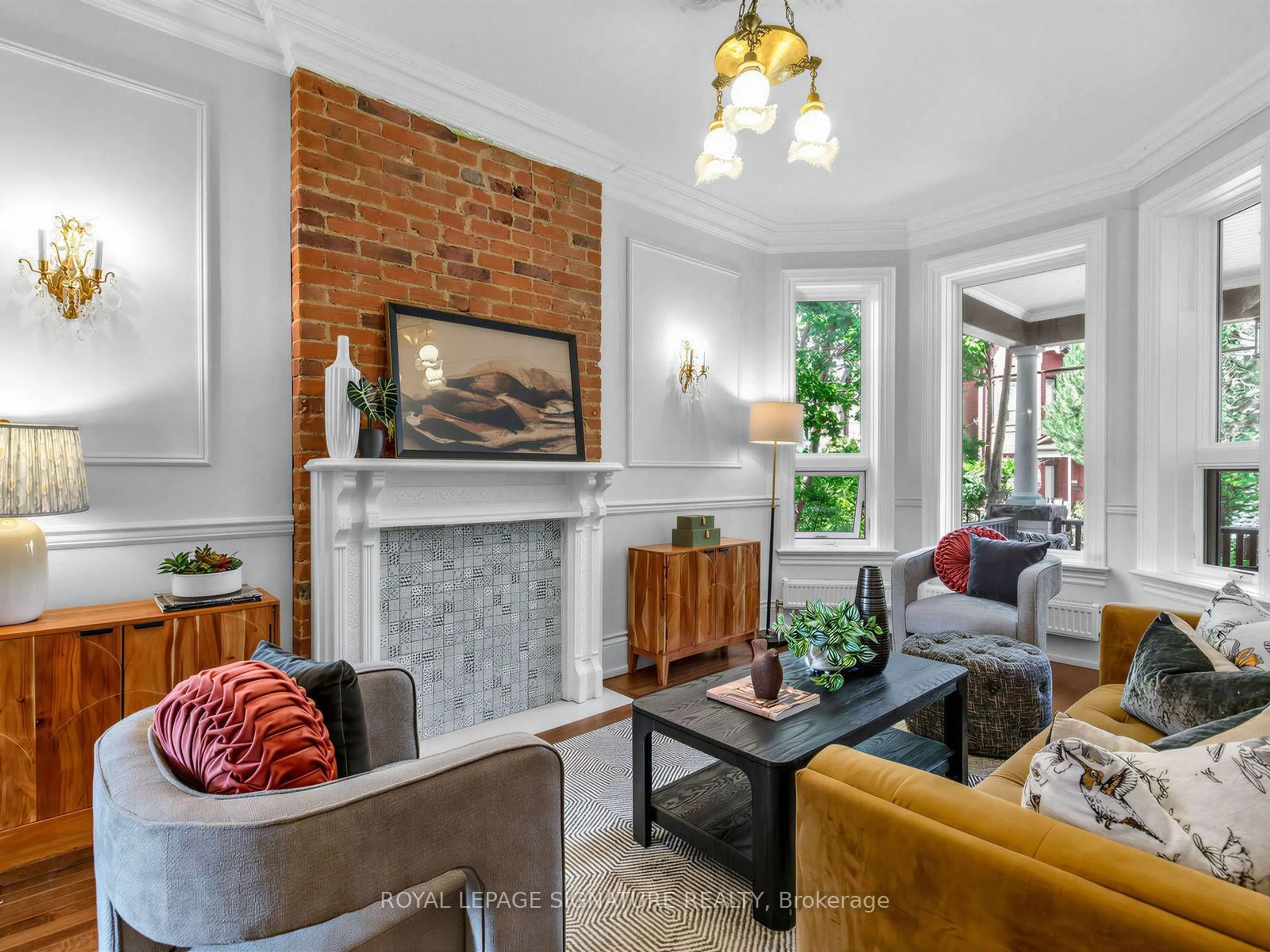 Living room with furniture, unknown for 395 Shaw St, Toronto Ontario M6J 2X4
