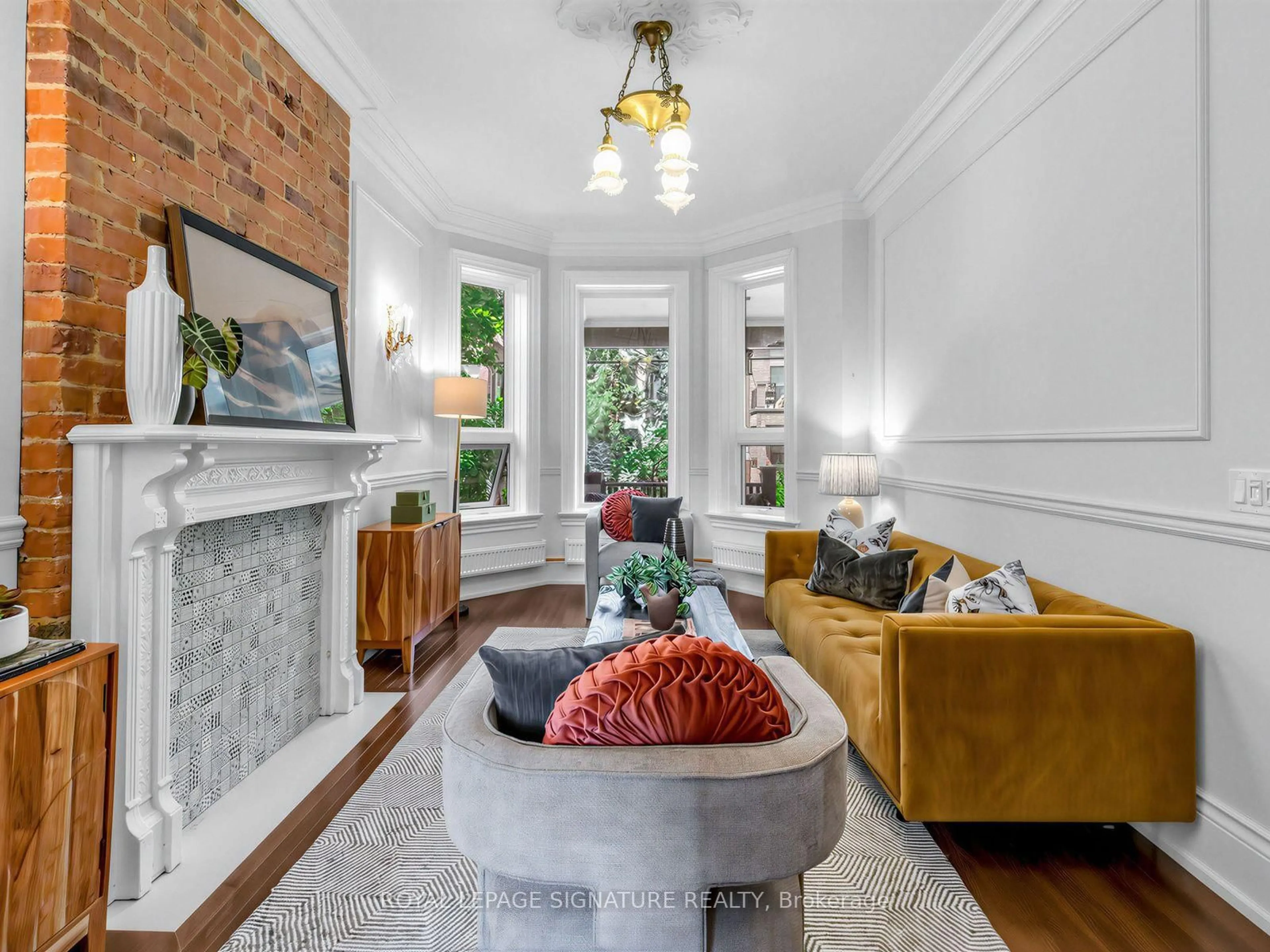 Living room with furniture, unknown for 395 Shaw St, Toronto Ontario M6J 2X4