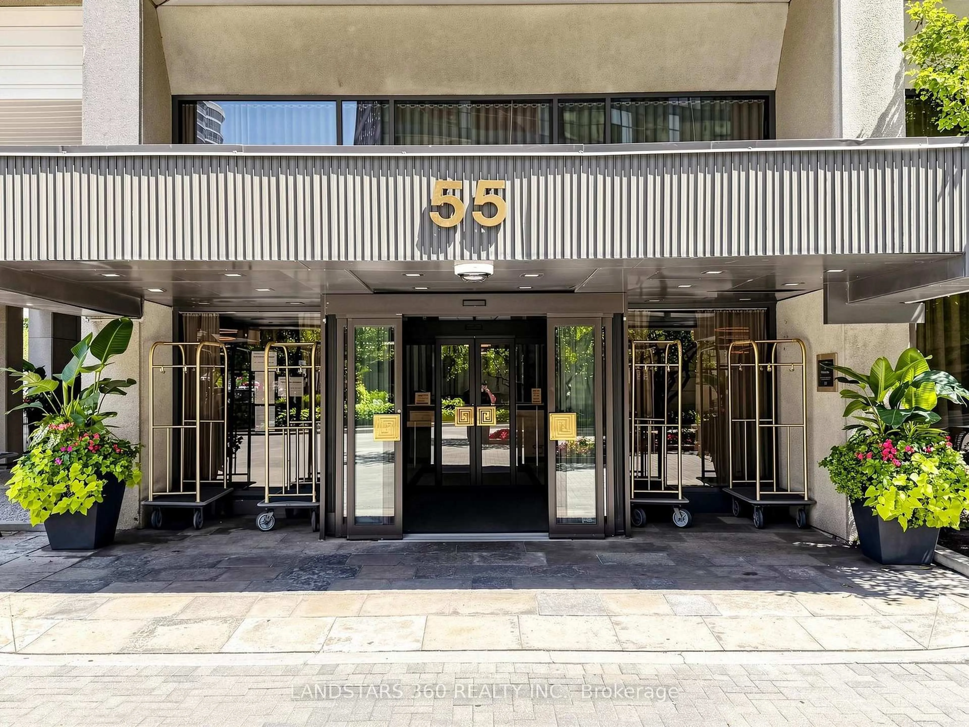 Unknown for 55 Harbour Sq #3311, Toronto Ontario M5J 2L1