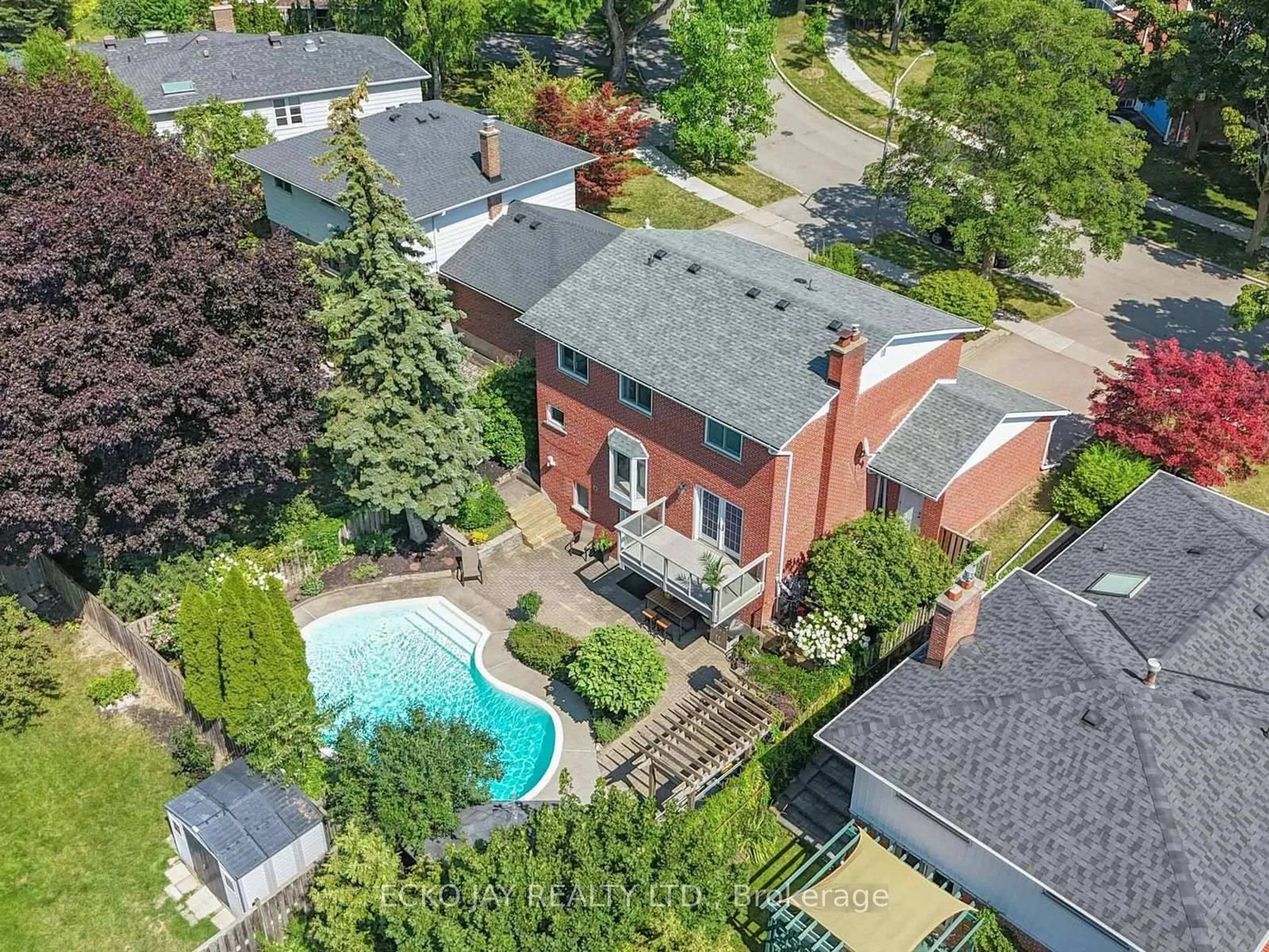 A pic from outside/outdoor area/front of a property/back of a property/a pic from drone, street for 22 Meadowglade Cres, Toronto Ontario M2J 1C7
