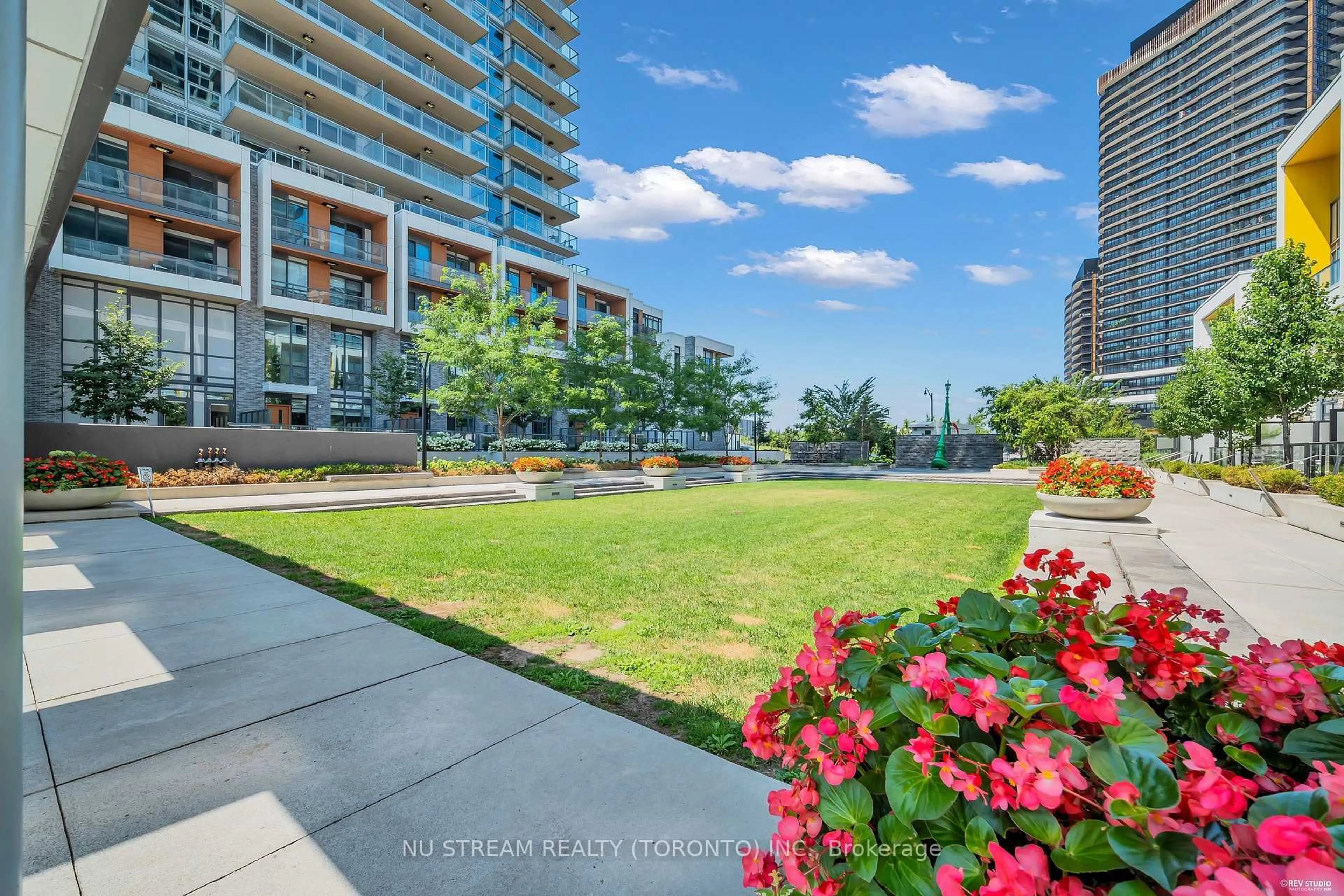 Patio, water/lake/river/ocean view for 95 Mcmahon Dr #1105, Toronto Ontario M2K 0H2