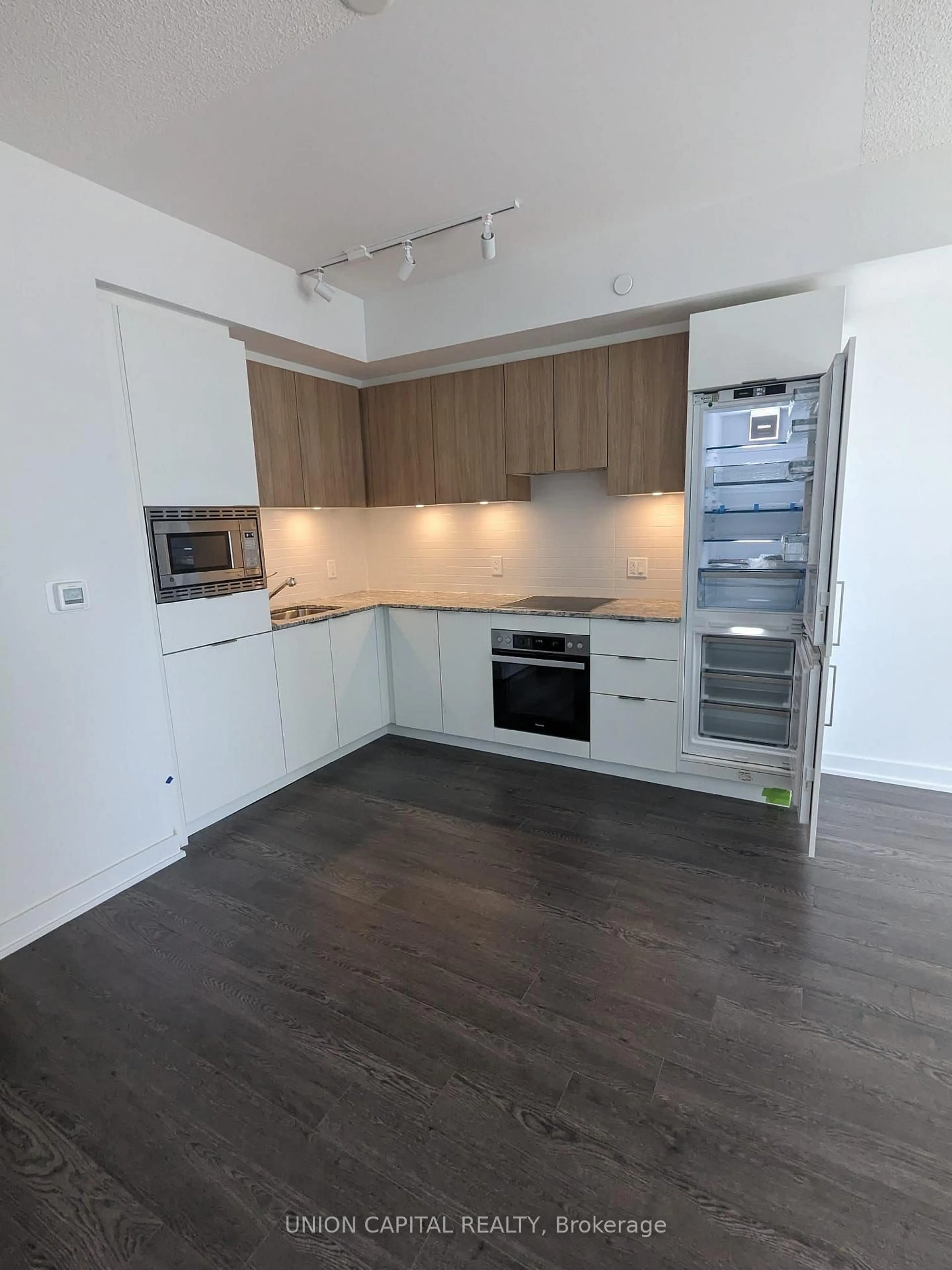 Standard kitchen, unknown for 50 O'Neill Rd #308, Toronto Ontario M3C 0H1