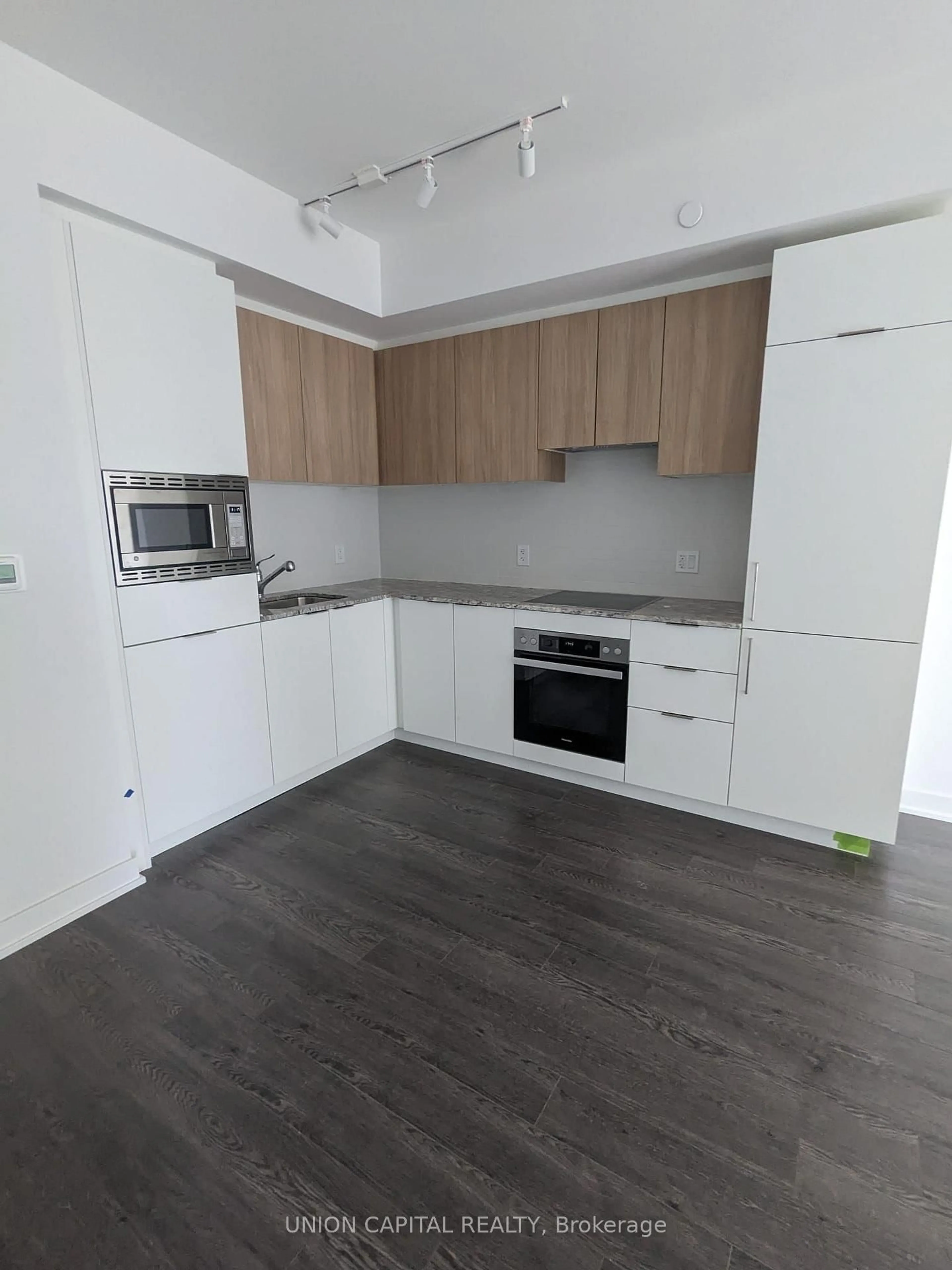 Standard kitchen, unknown for 50 O'Neill Rd #308, Toronto Ontario M3C 0H1
