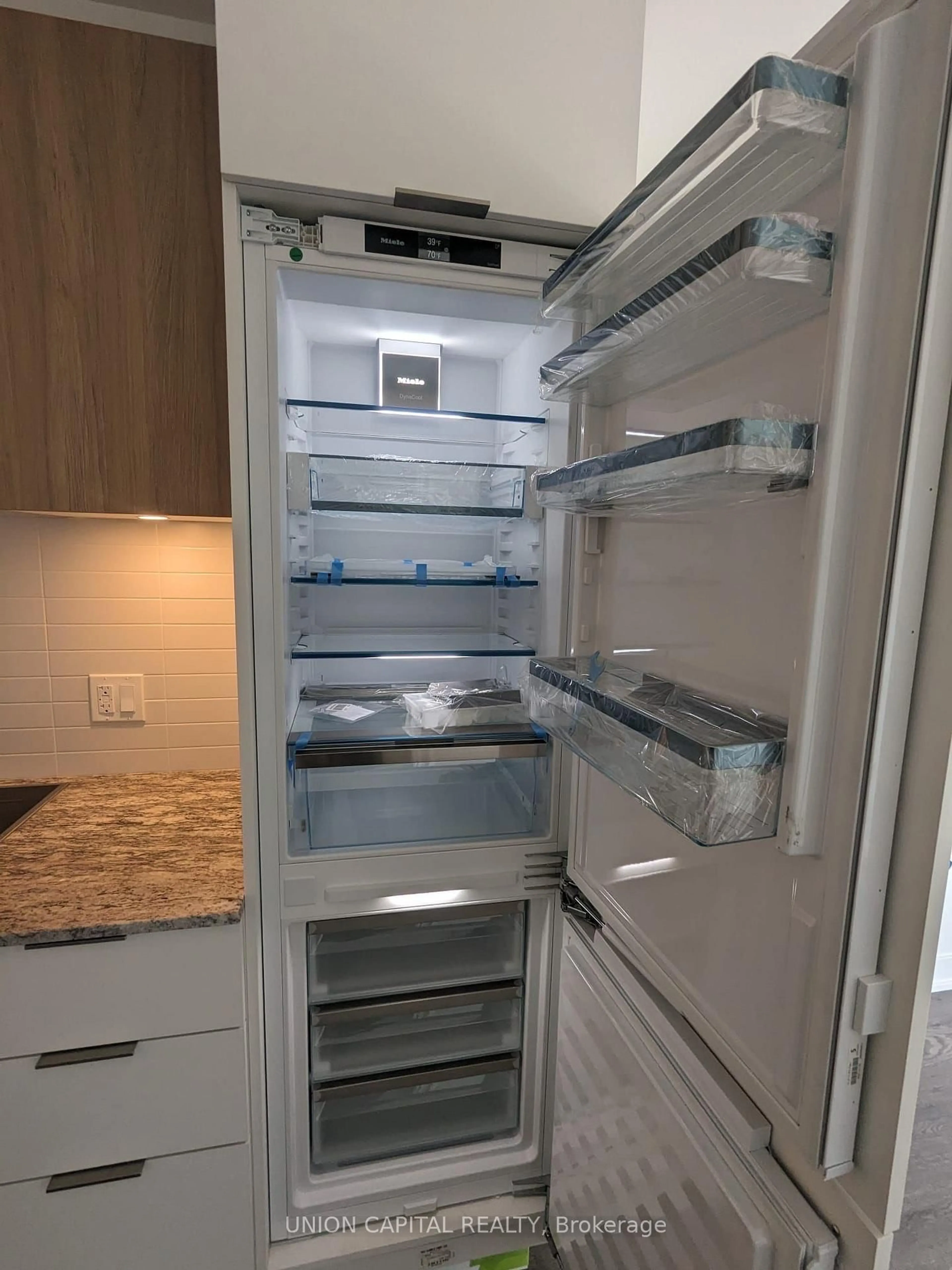 Standard kitchen, unknown for 50 O'Neill Rd #308, Toronto Ontario M3C 0H1