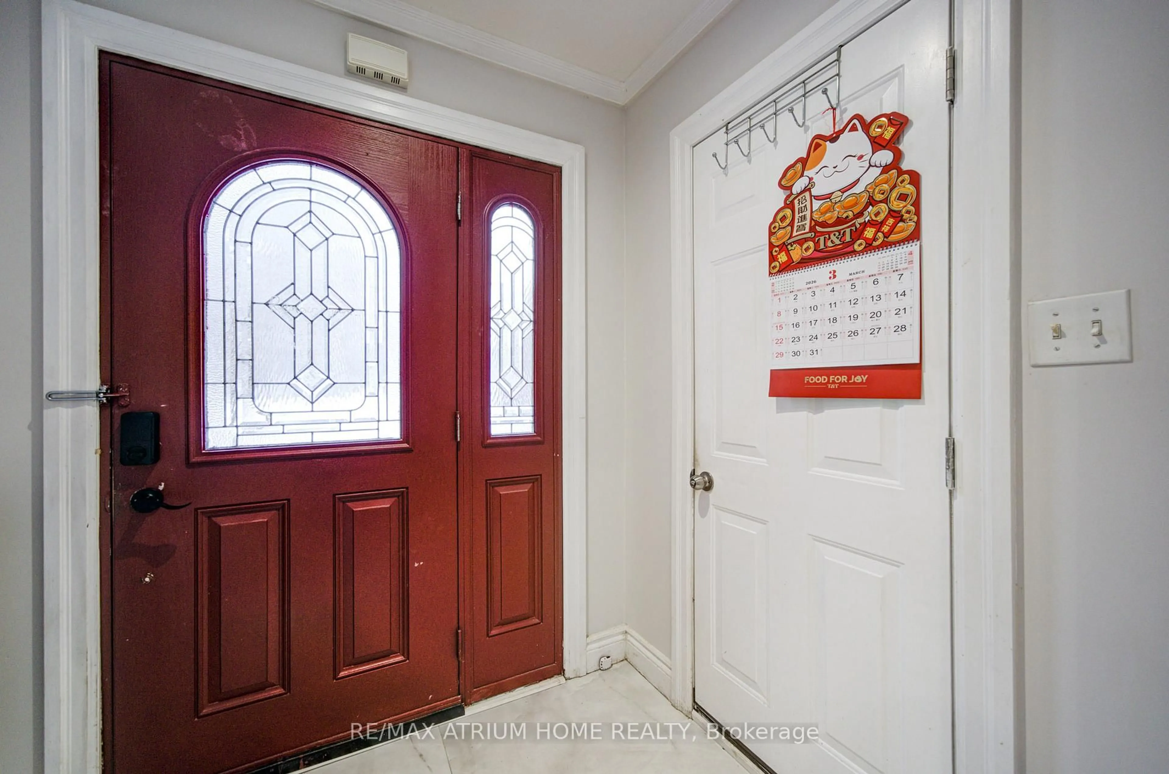 Indoor entryway for 18 Doverwood Crt, Toronto Ontario M2M 2G7