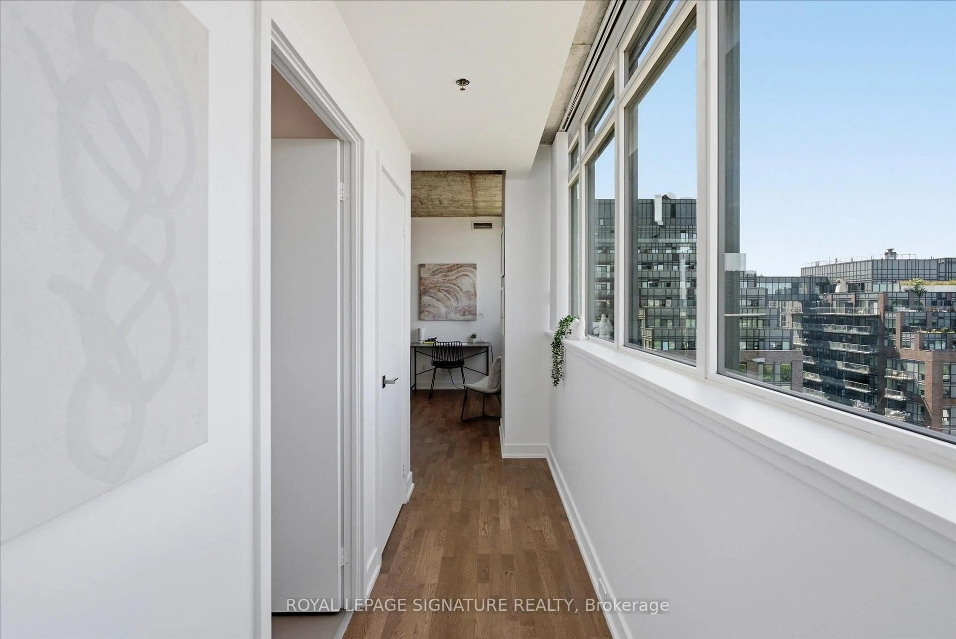 Indoor entryway for 20 Minowan Miikan Lane #921, Toronto Ontario M6J 0E5