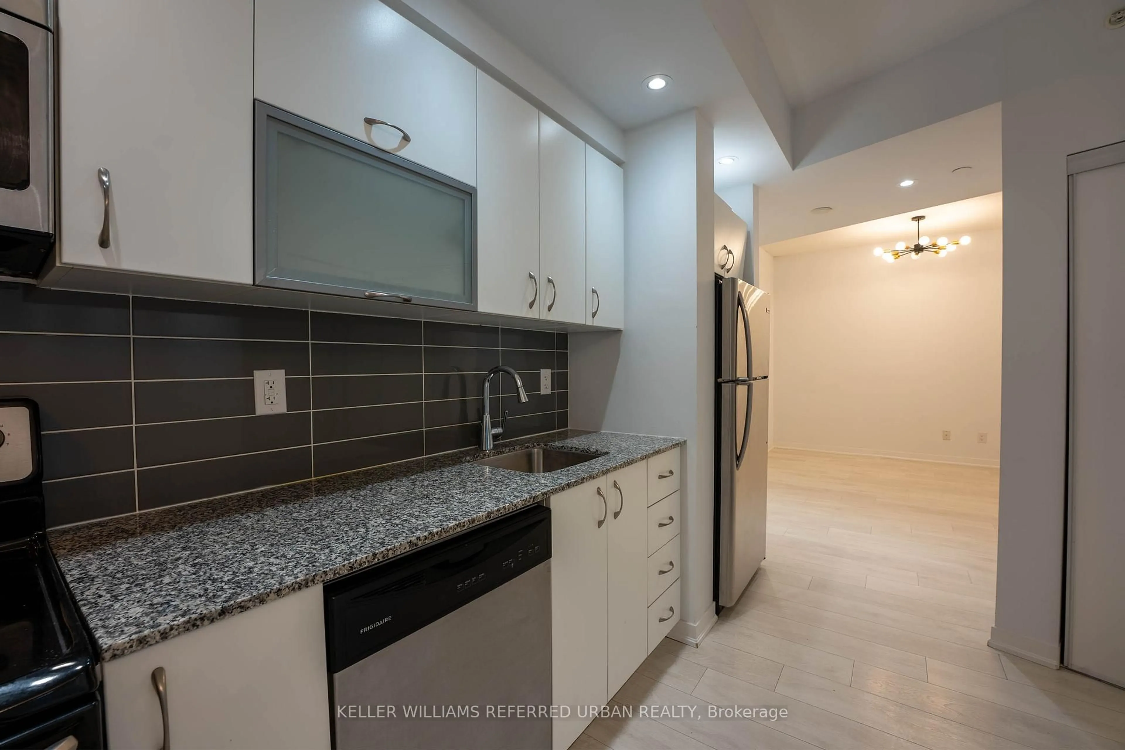 Standard kitchen, ceramic/tile floor for 150 East Liberty St #1614, Toronto Ontario M6K 3R5