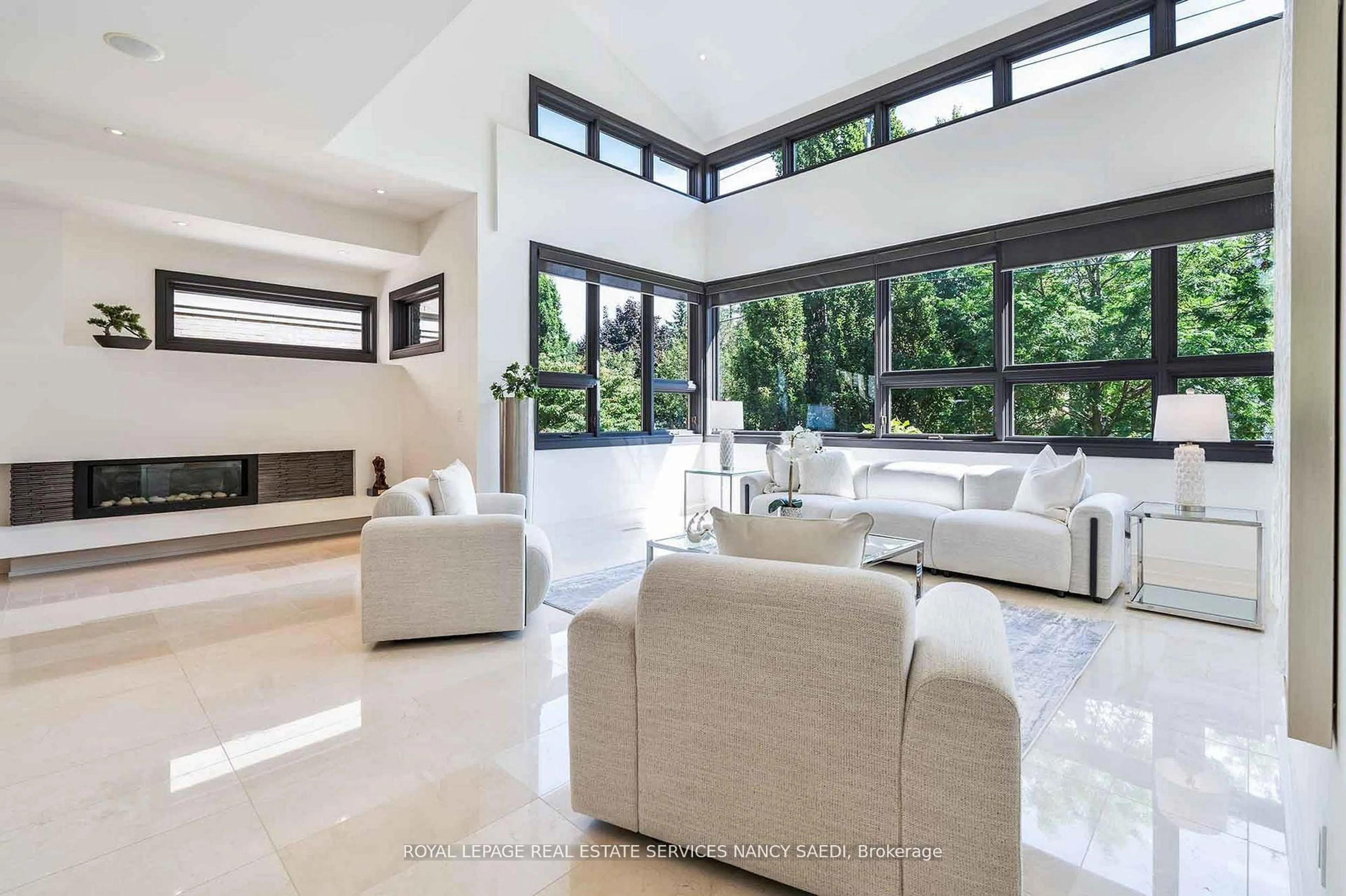 Living room with furniture, ceramic/tile floor for 12 York Rd, Toronto Ontario M2L 1H5