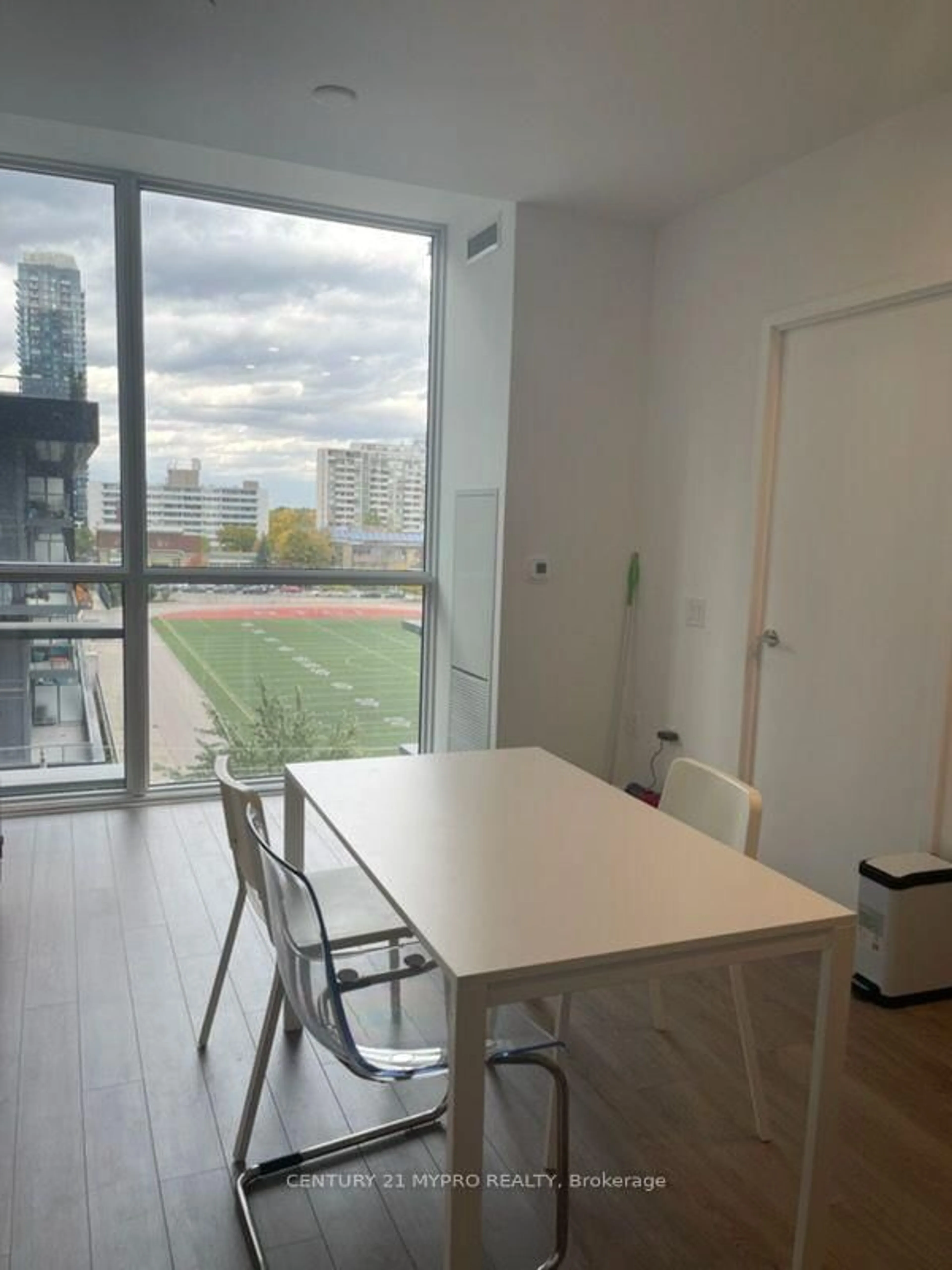 A pic of a room for 39 Roehampton Ave ##412, Toronto Ontario M4P 0G1