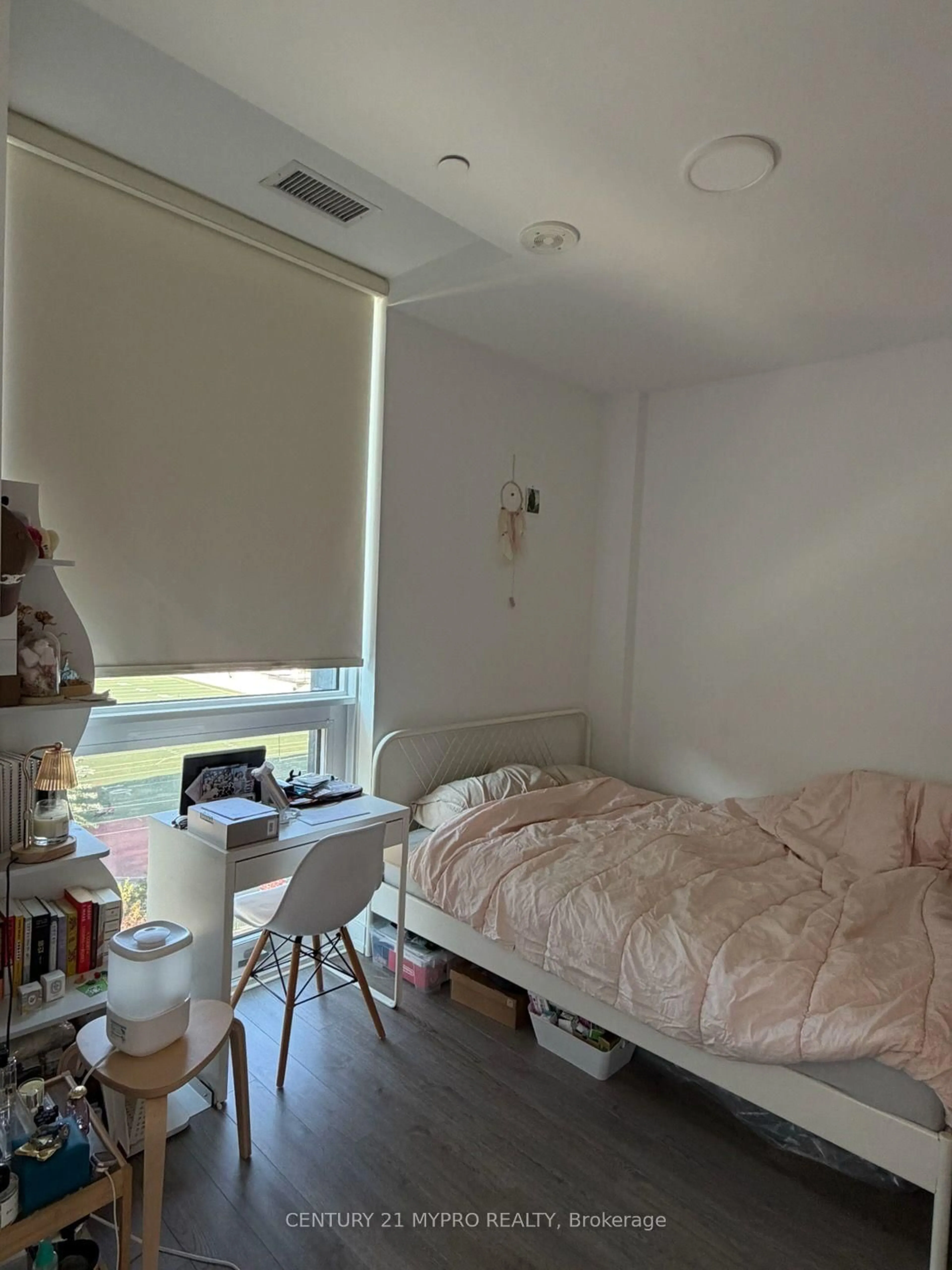 A pic of a room for 39 Roehampton Ave ##412, Toronto Ontario M4P 0G1