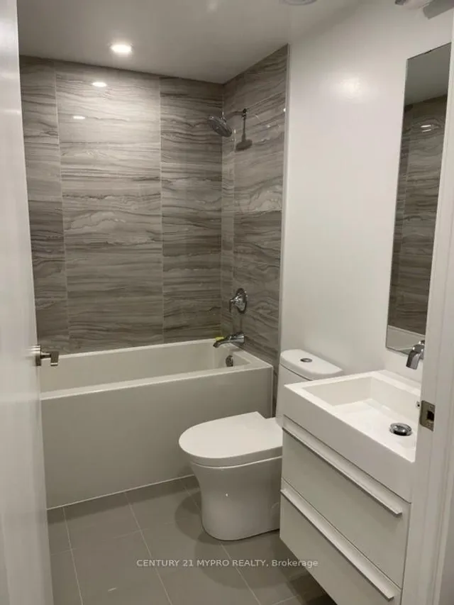 39 Roehampton Ave #412, Toronto 5