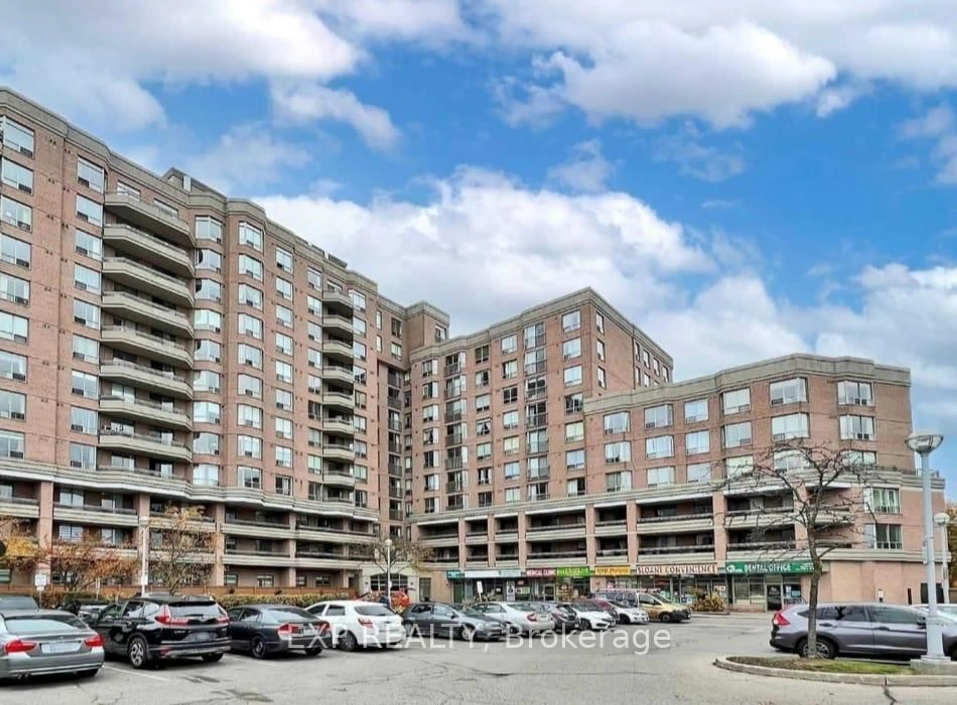 Patio, building for 1700 Eglinton Ave #522, Toronto Ontario M4A 1J7