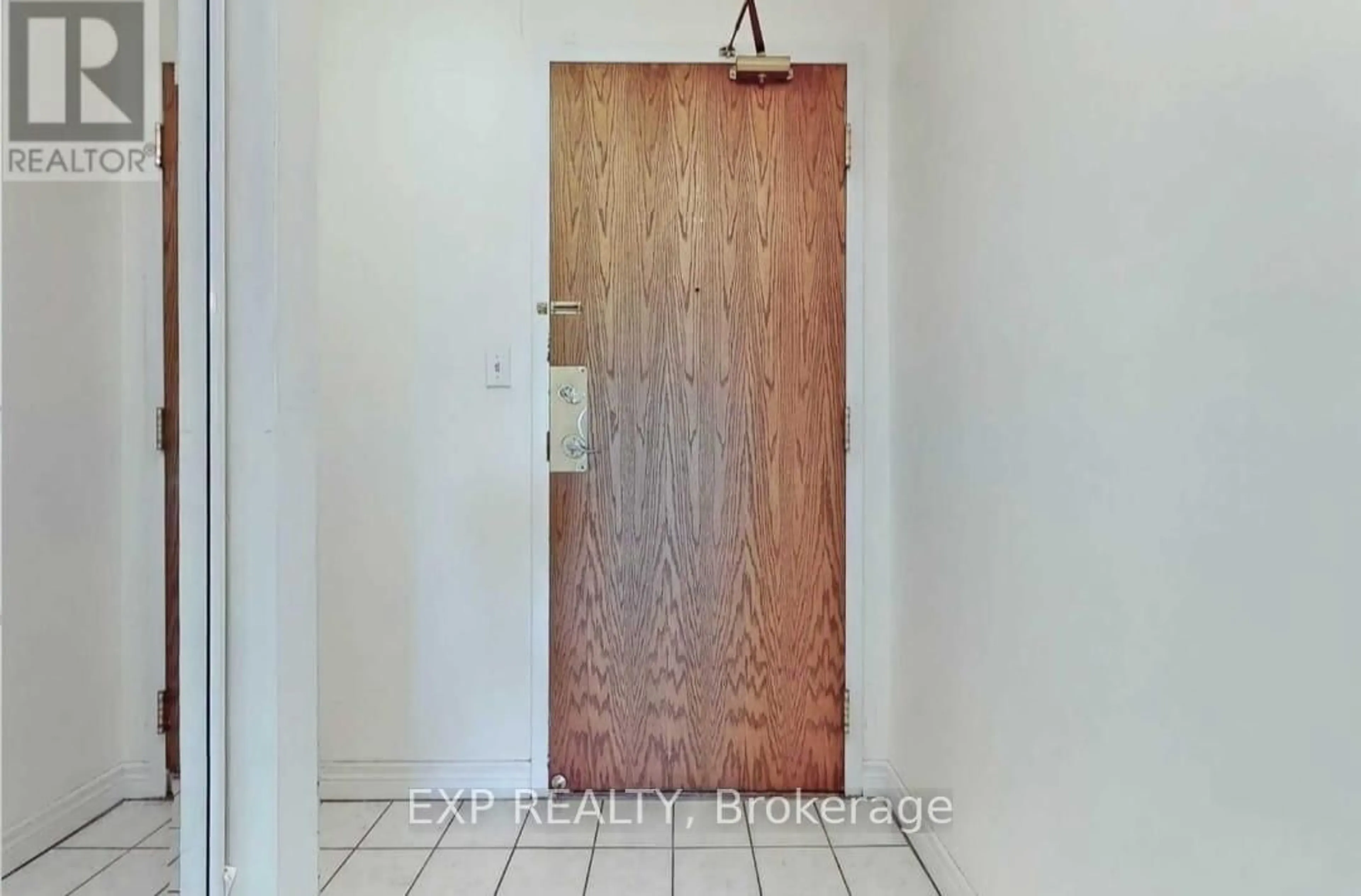 Indoor entryway for 1700 Eglinton Ave #522, Toronto Ontario M4A 1J7