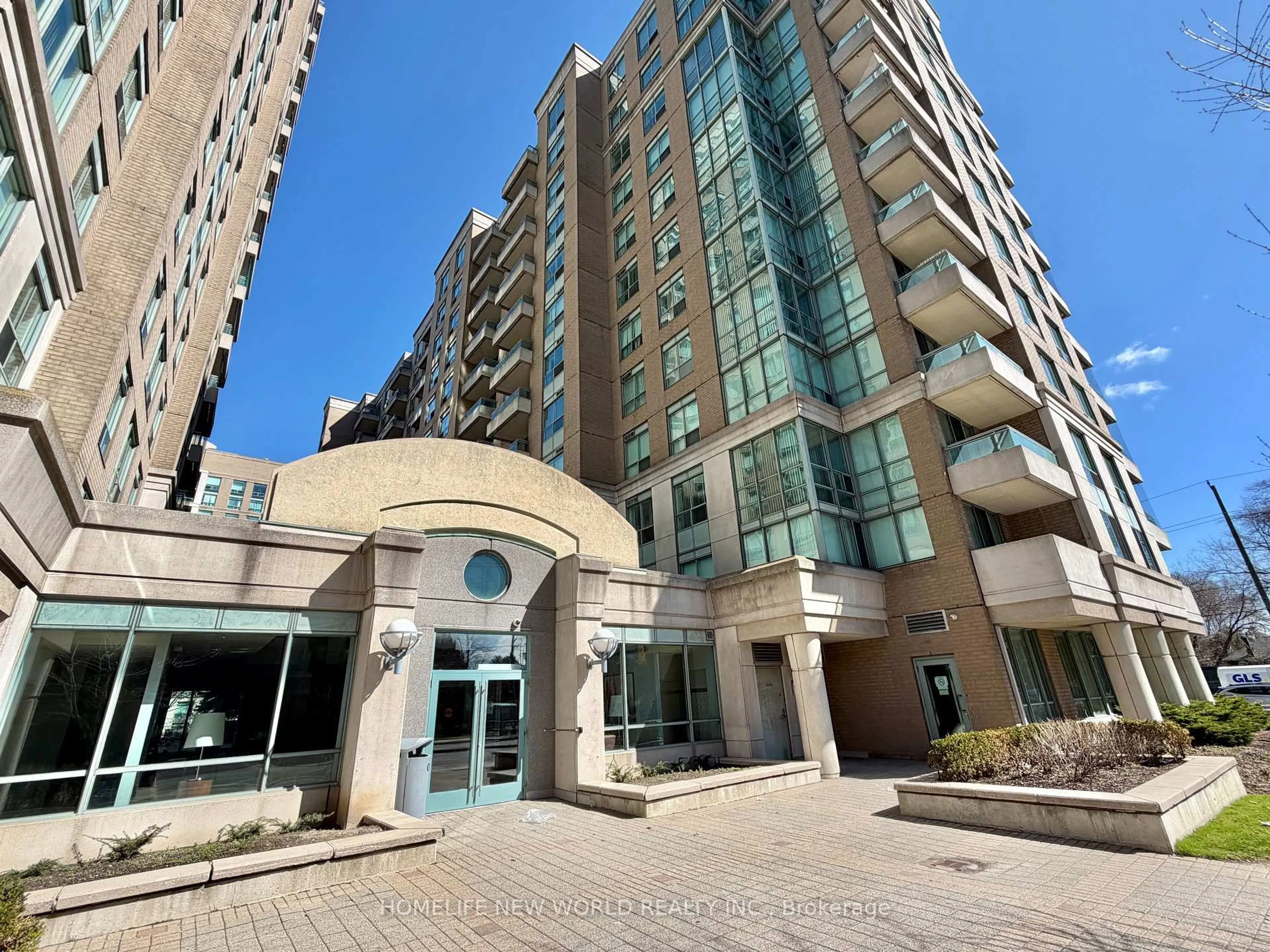 Indoor foyer for 39 Pemberton Ave #303, Toronto Ontario M2M 4L6