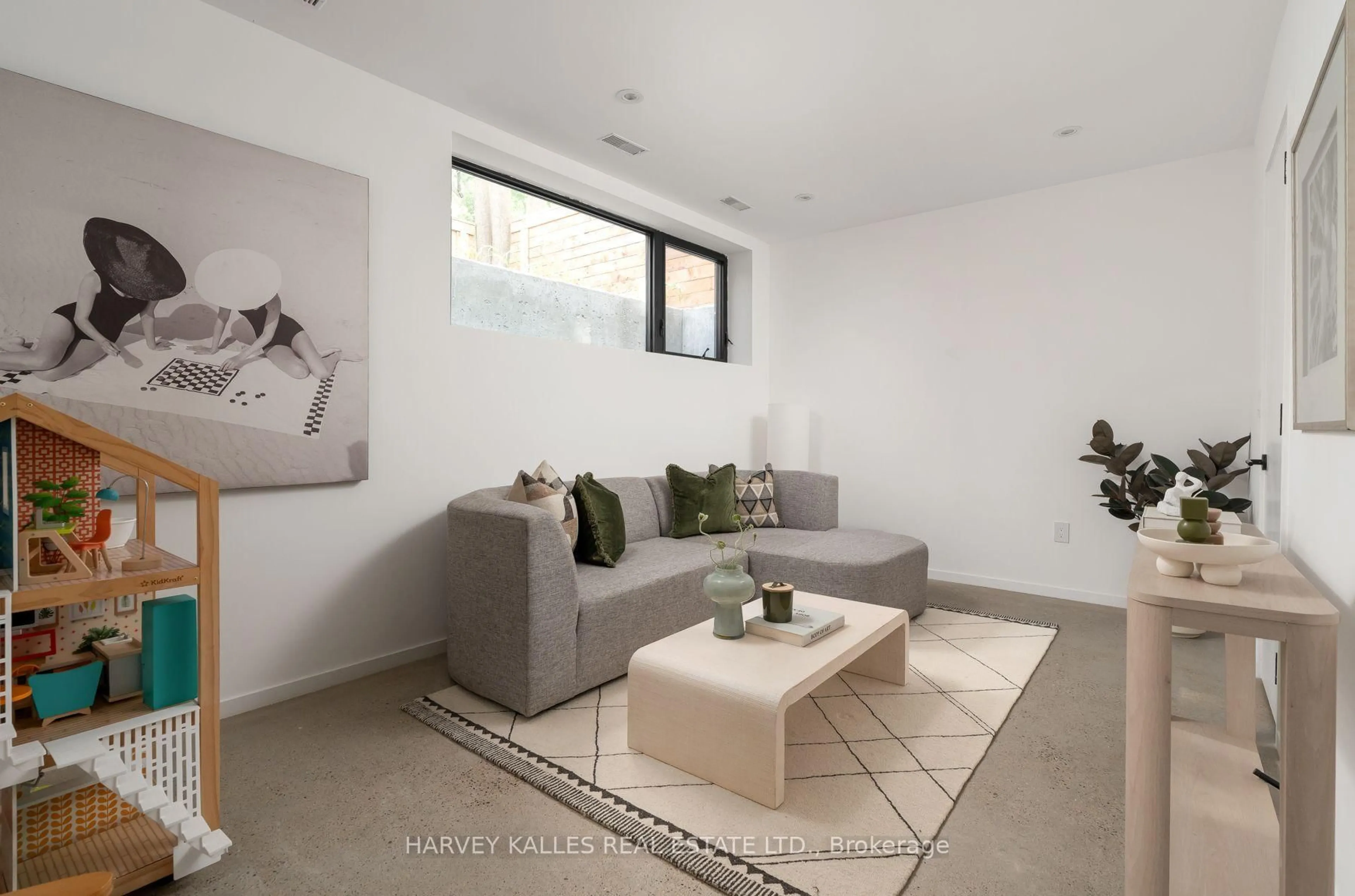 Living room with furniture, unknown for 534 Duplex Ave, Toronto Ontario M4R 1E6