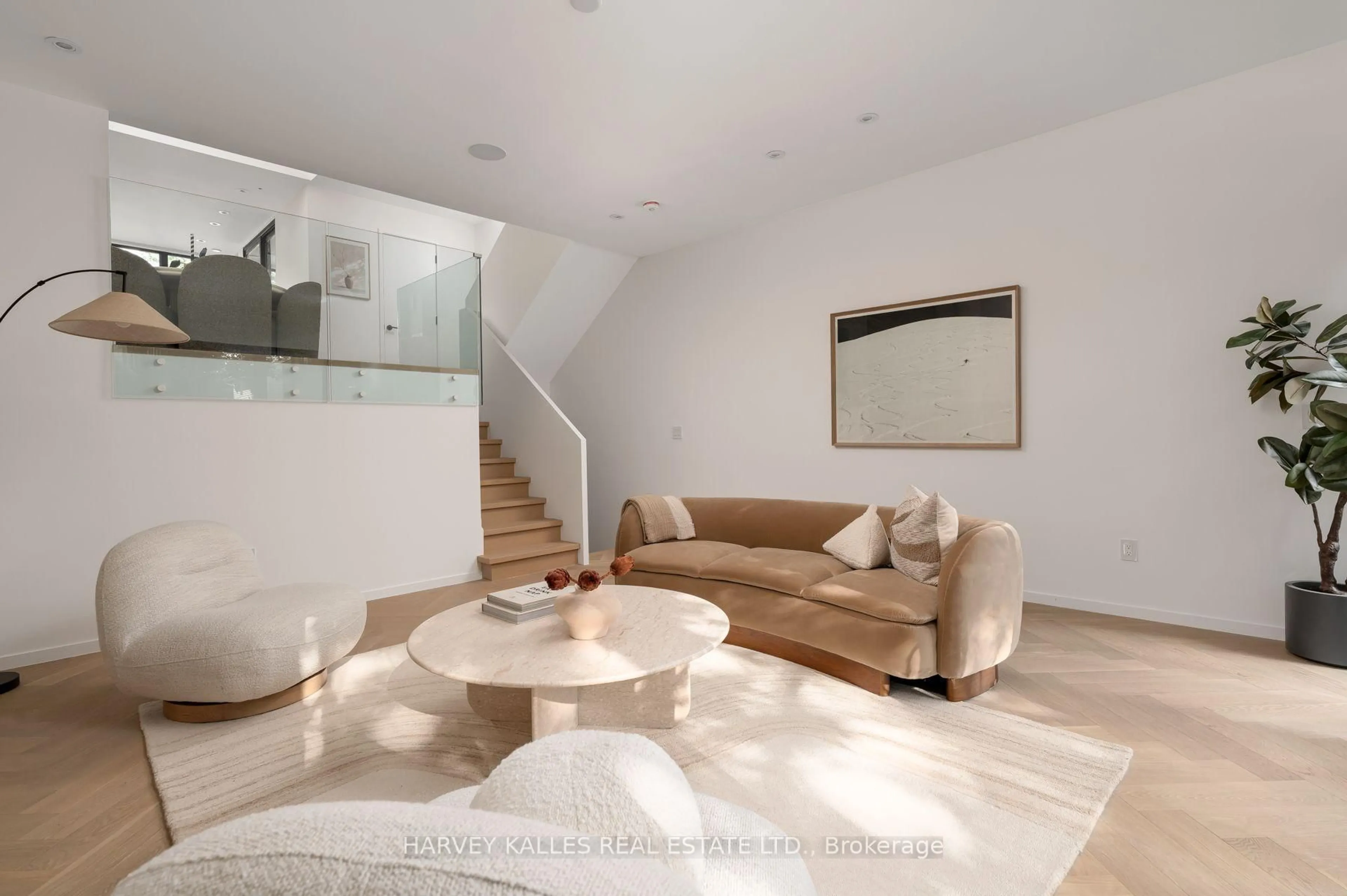 Living room with furniture, unknown for 534 Duplex Ave, Toronto Ontario M4R 1E6