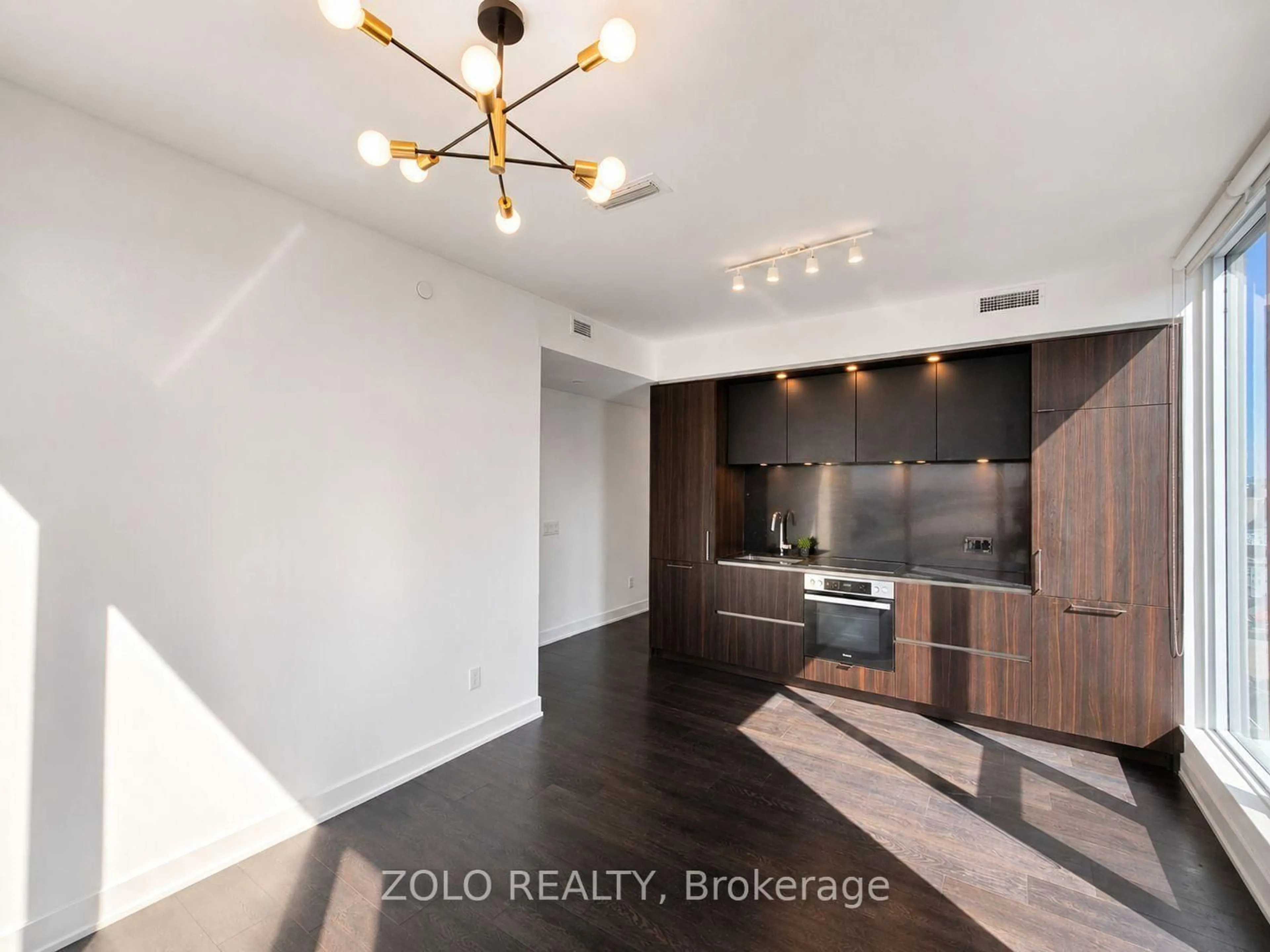 Open concept kitchen, wood/laminate floor for 35 Mercer St #2616, Toronto Ontario M5V 1H2