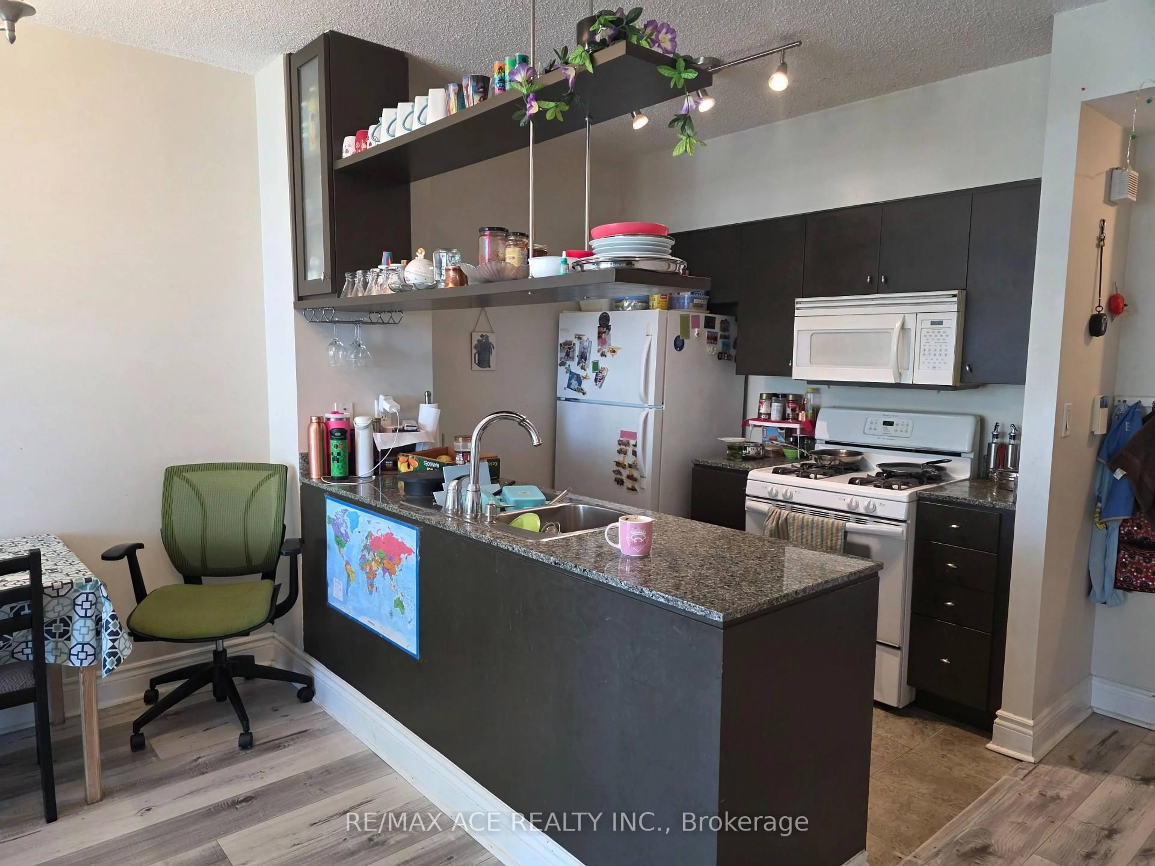 Open concept kitchen, unknown for 35 Mariner Terr #1801, Toronto Ontario M5V 3V9