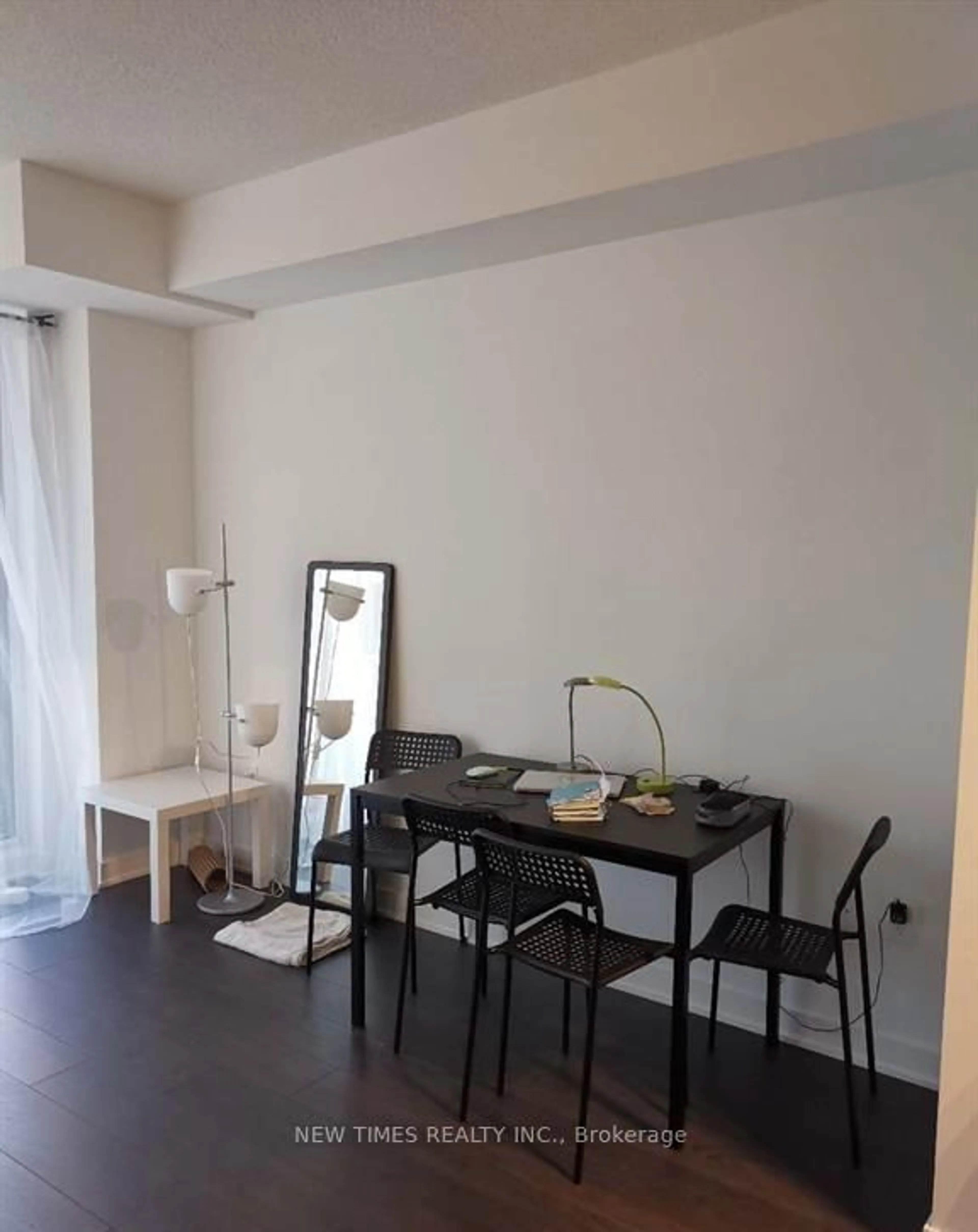 A pic of a room for 125 blue jays Way #2503, Toronto Ontario M5V 0N5