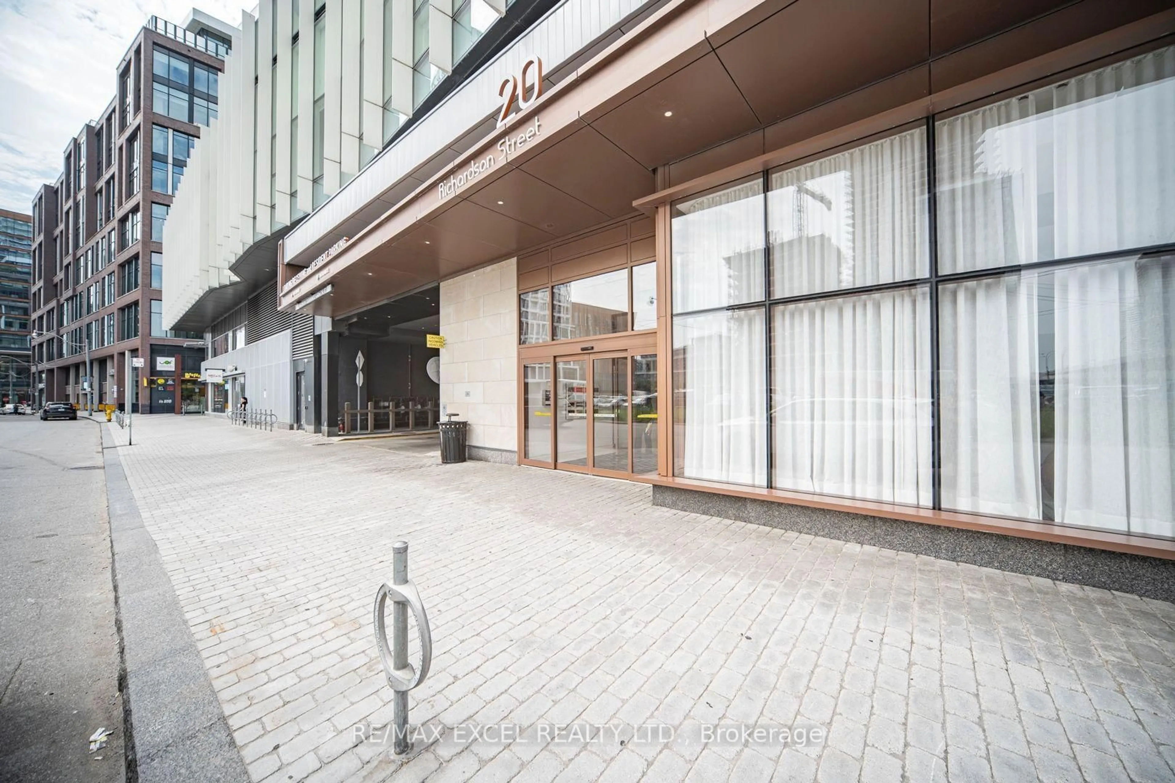 Indoor foyer for 20 Richardson St #3311, Toronto Ontario M5A 0S6