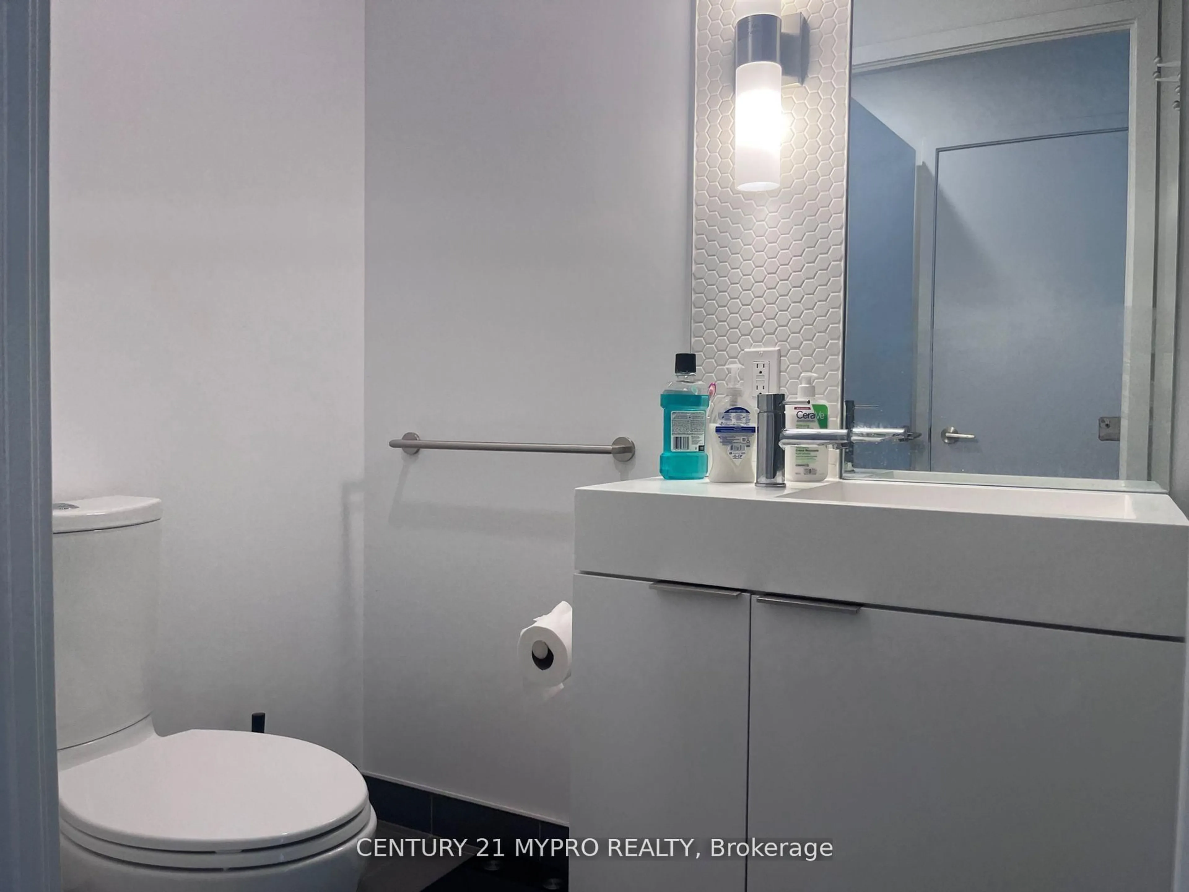 Standard bathroom, floor is not visible for 33 Helendale Ave #1306, Toronto Ontario M4R 0A5