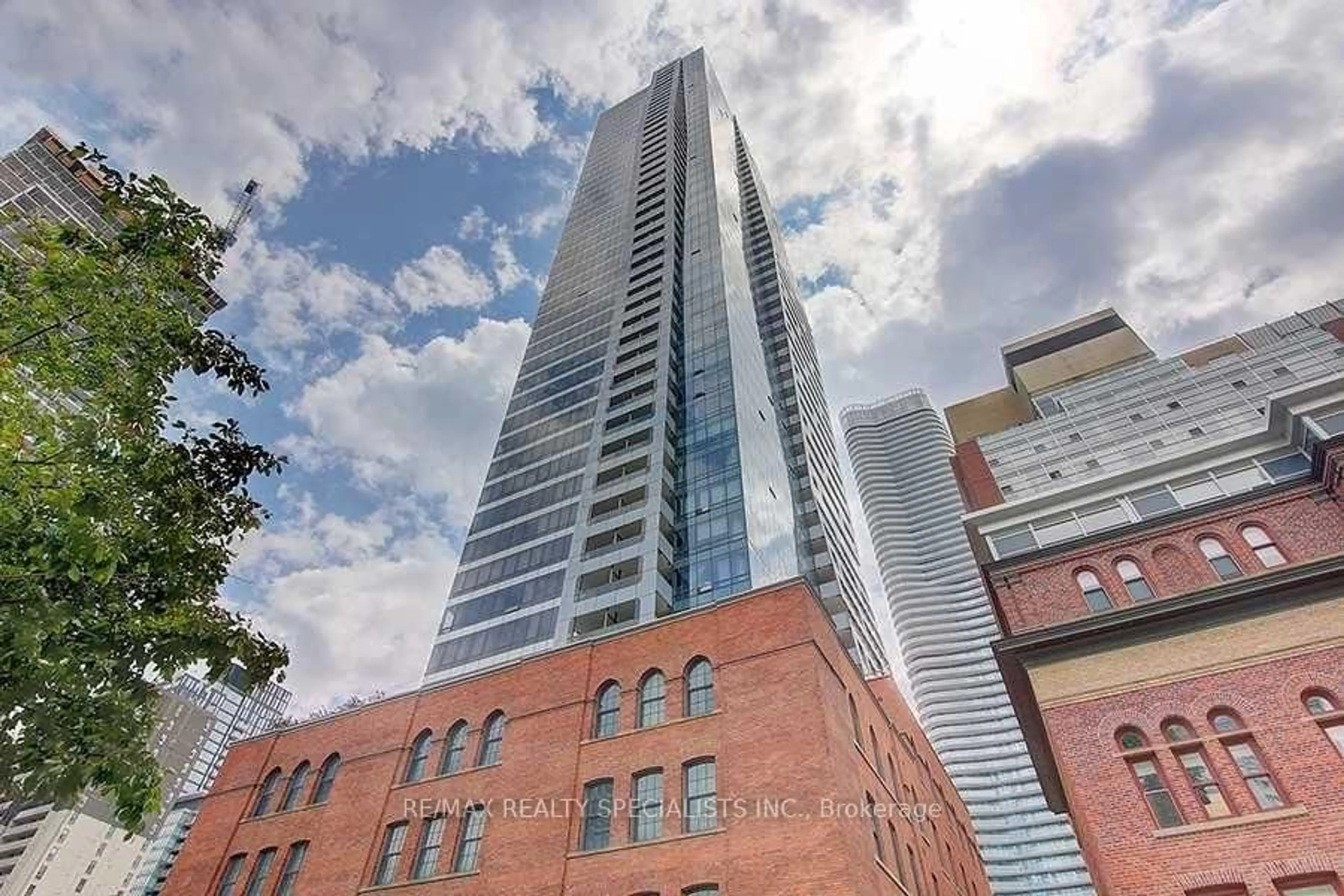 A pic from outside/outdoor area/front of a property/back of a property/a pic from drone, unknown for 5 St Joseph St #1511, Toronto Ontario M4Y 0B6