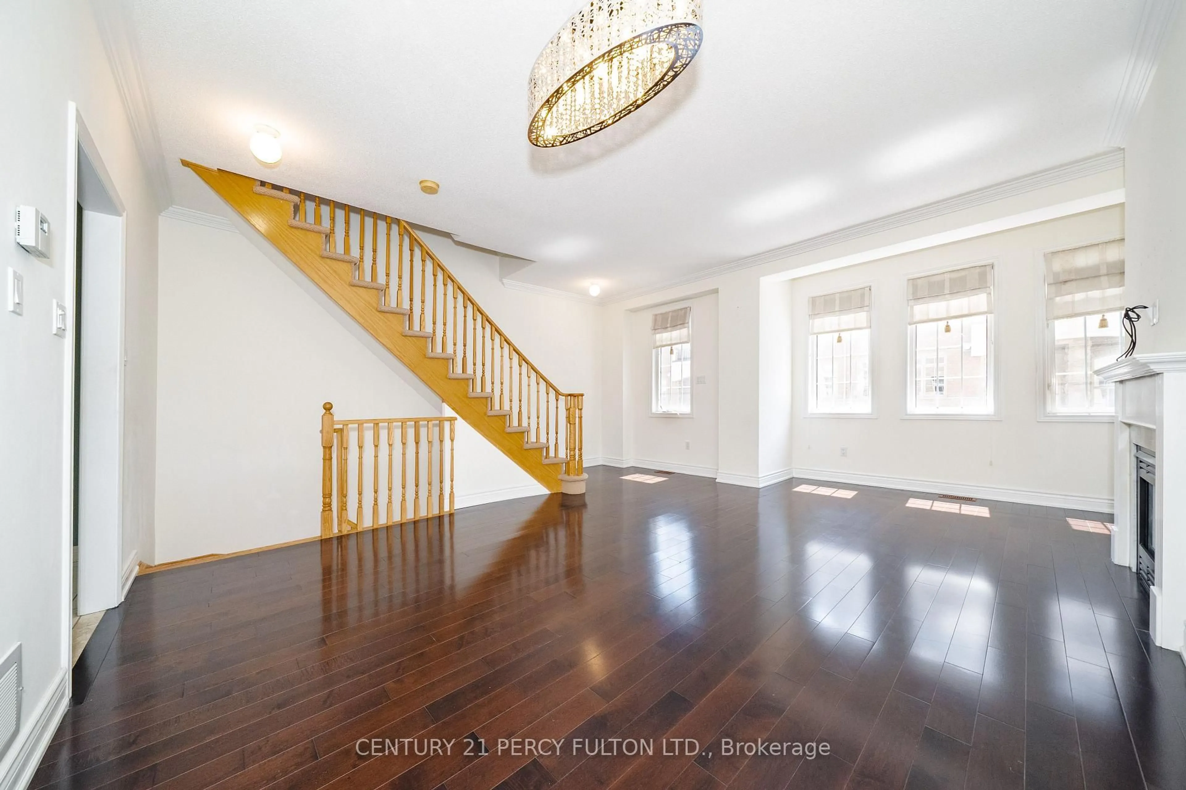 Indoor foyer for 22 William Poole Way #15, Toronto Ontario M2N 7A7