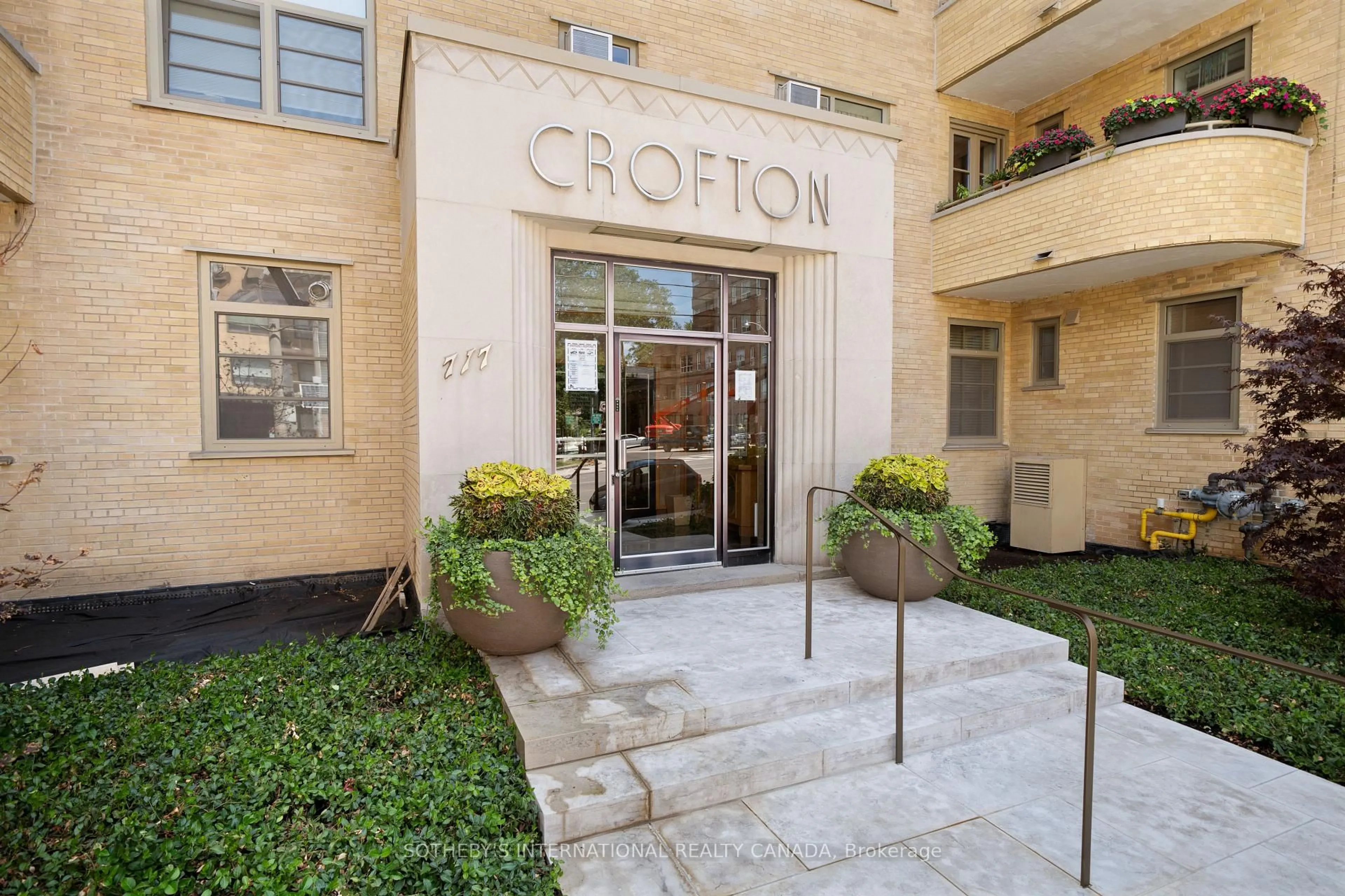 Lobby for 717 Eglinton Ave #510, Toronto Ontario M5N 1C9