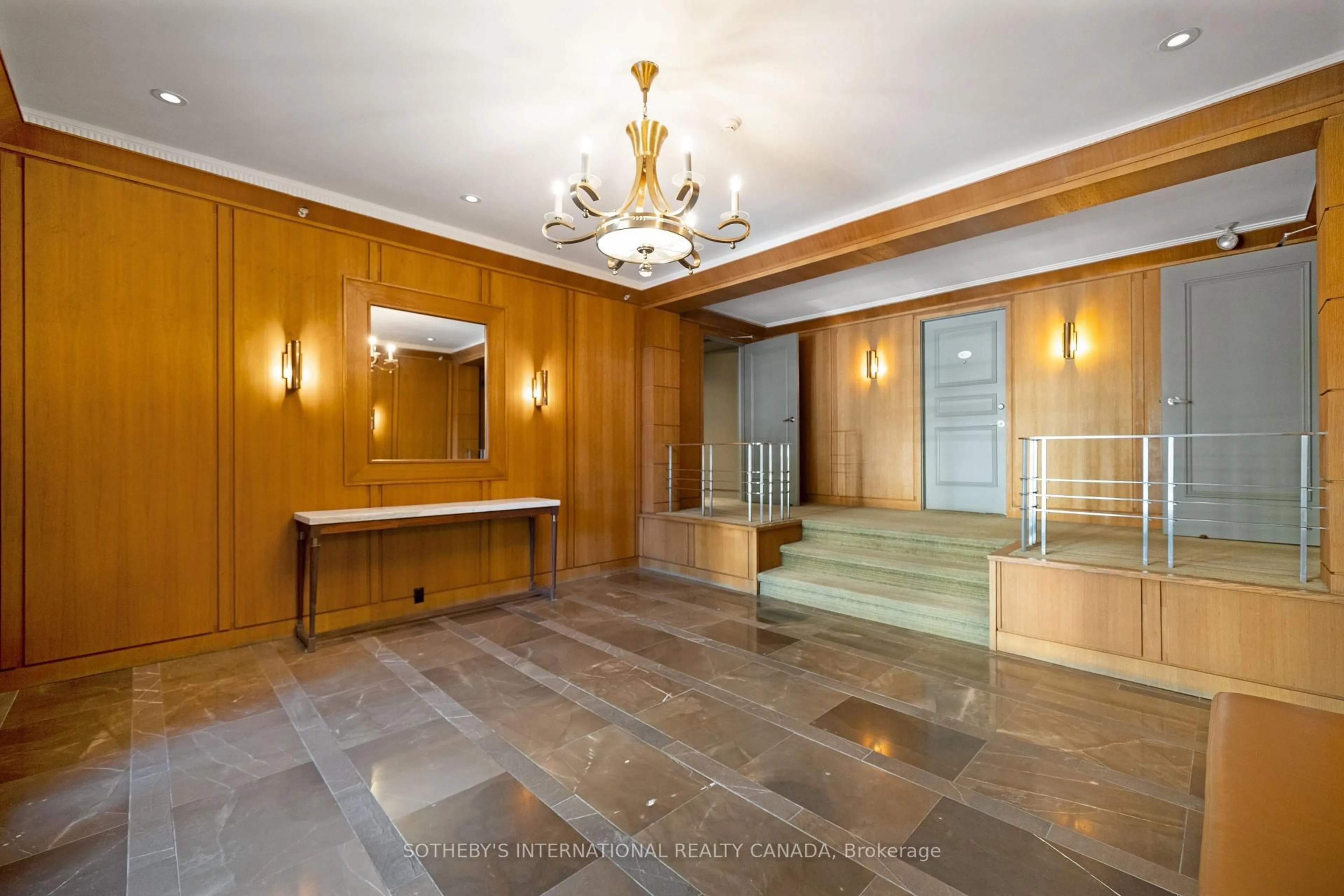 Indoor foyer for 717 Eglinton Ave #510, Toronto Ontario M5N 1C9