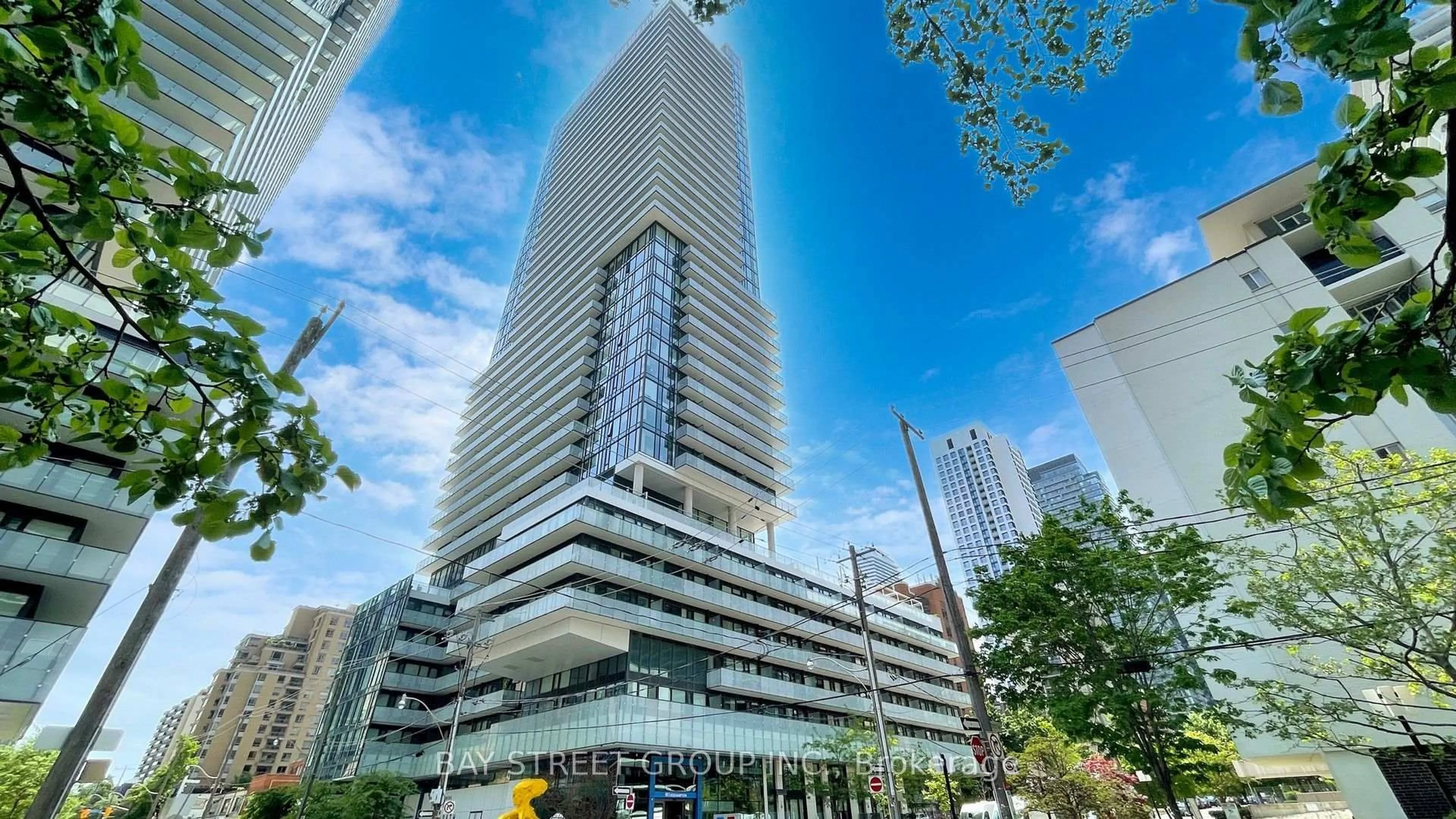 Indoor foyer for 161 Roehampton Ave #3303, Toronto Ontario M4P 0C8