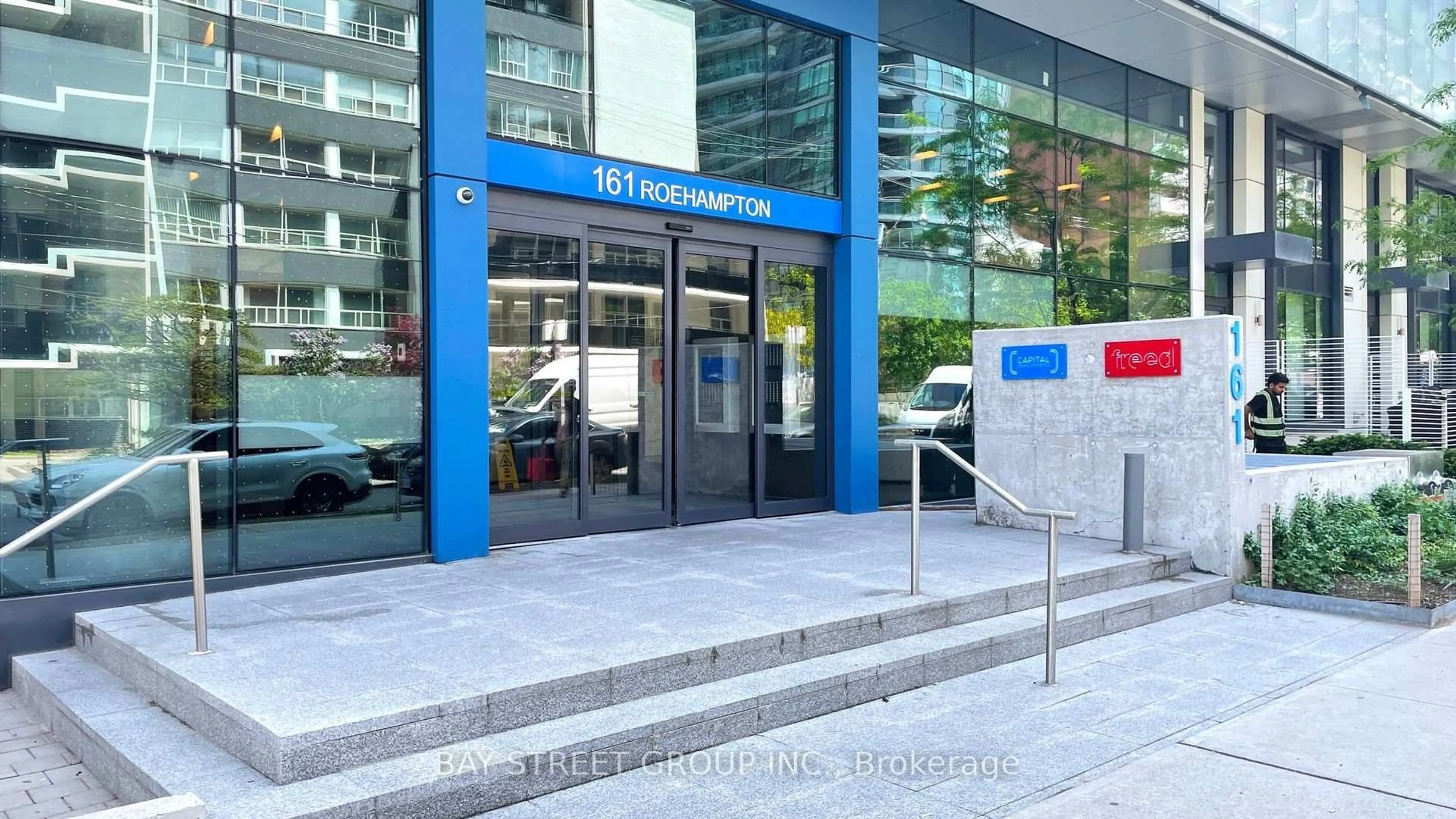 Indoor foyer for 161 Roehampton Ave #3303, Toronto Ontario M4P 0C8