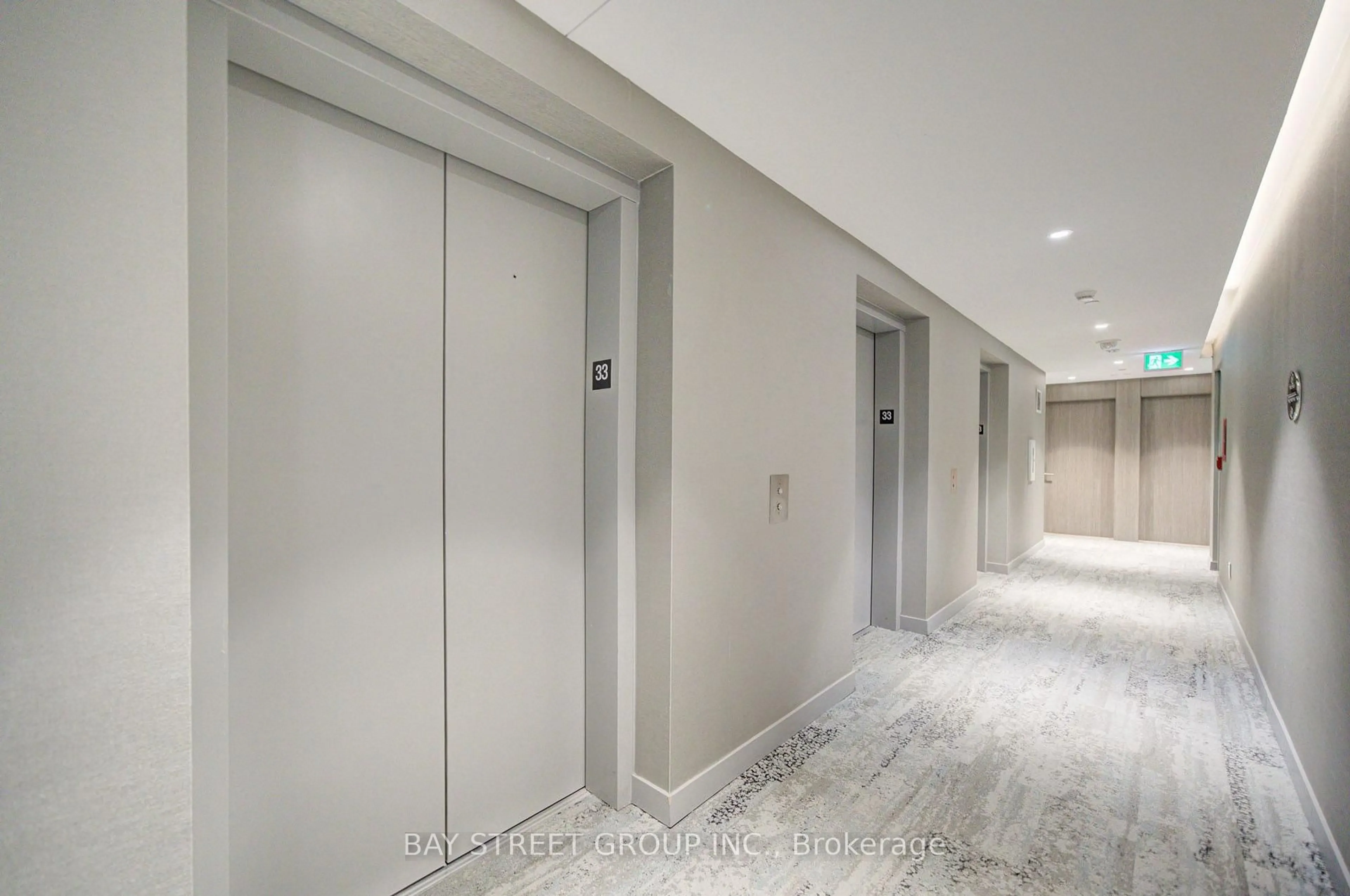 Indoor foyer for 161 Roehampton Ave #3303, Toronto Ontario M4P 0C8