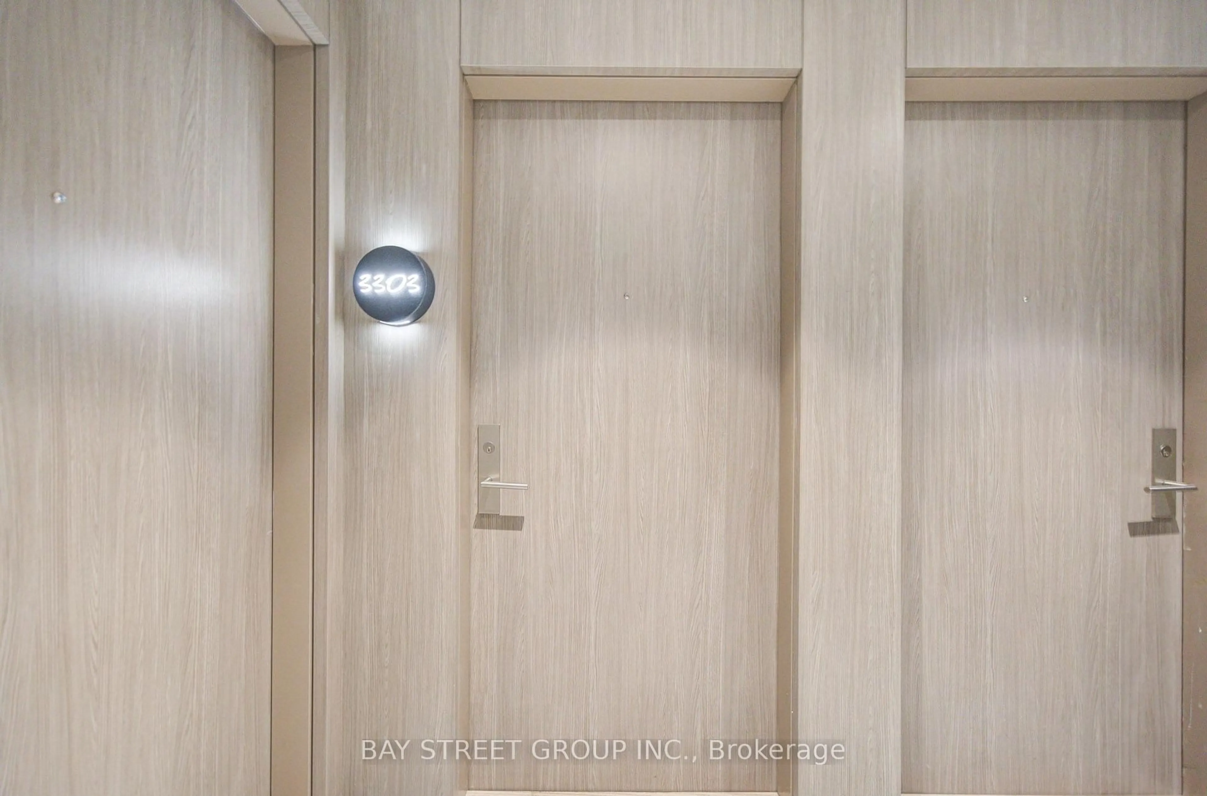 Indoor foyer for 161 Roehampton Ave #3303, Toronto Ontario M4P 0C8
