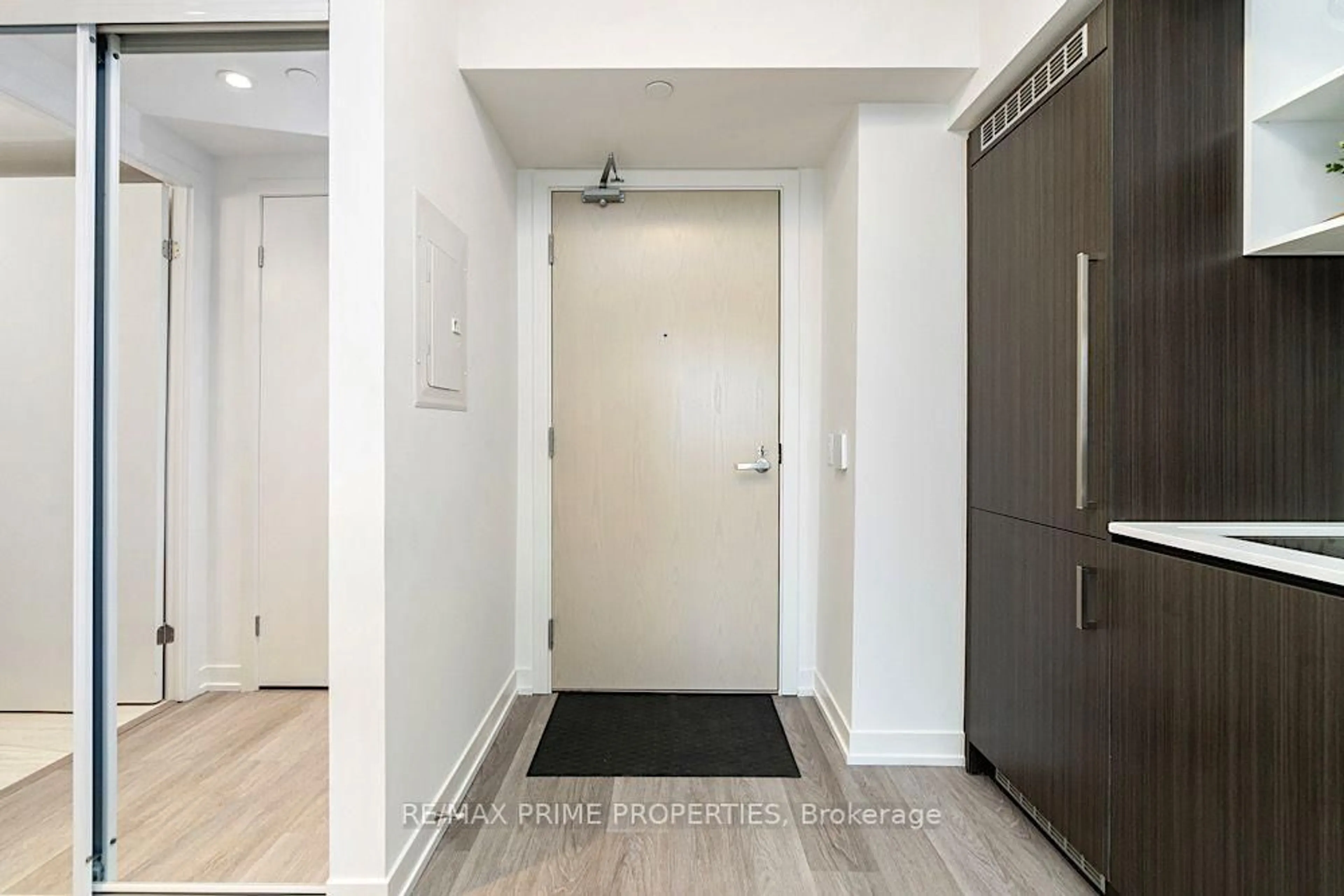 Indoor entryway for 55 Cooper St #4007, Toronto Ontario M5E 0G1
