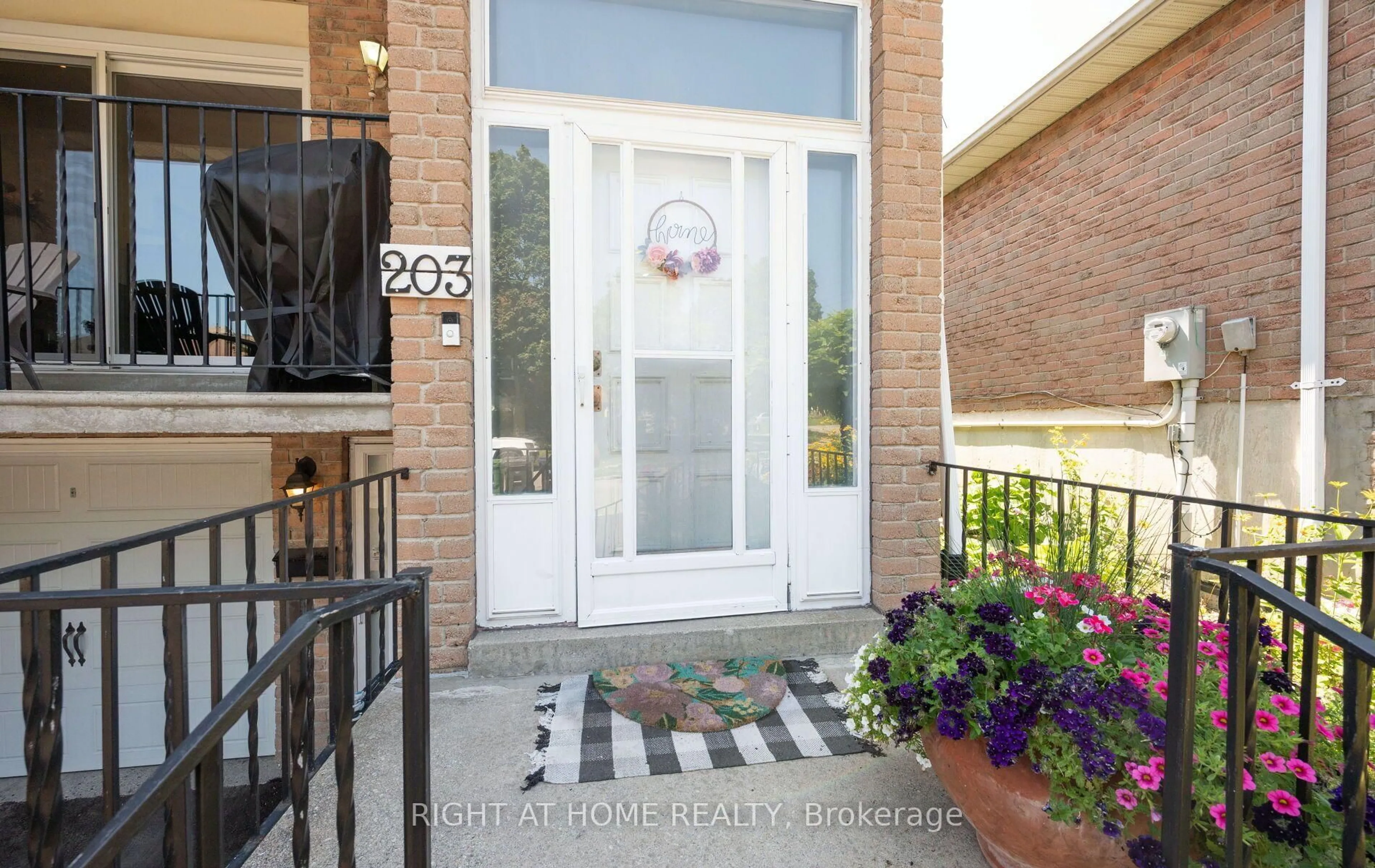 Indoor entryway for 203 Robert Hicks Dr, Toronto Ontario M2R 3R3