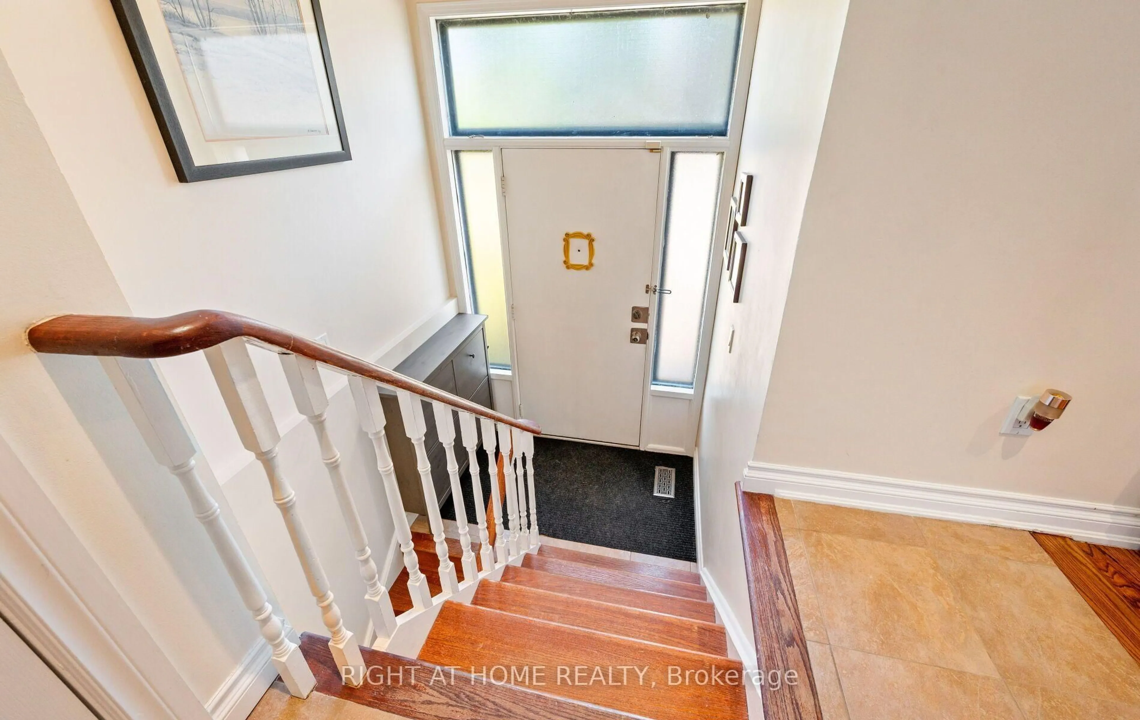 Indoor foyer for 203 Robert Hicks Dr, Toronto Ontario M2R 3R3