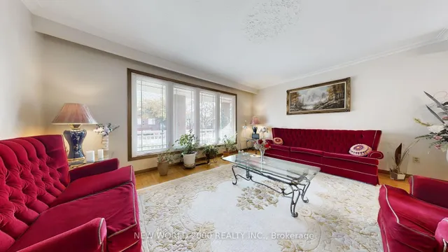 17 Squirewood Rd, Toronto 5