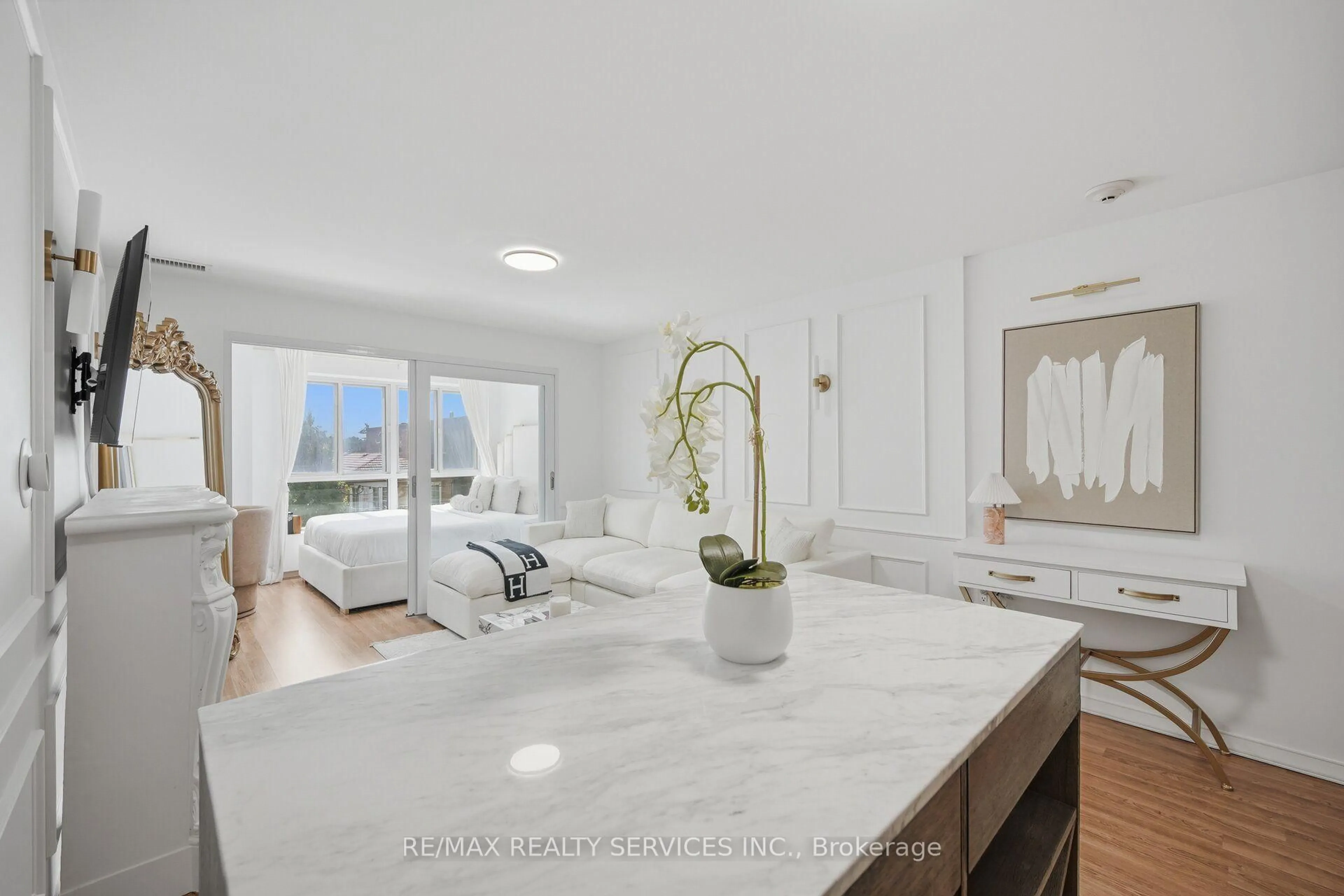 Open concept kitchen, ceramic/tile floor for 15 Maplewood Ave #310, Toronto Ontario M6C 4B4