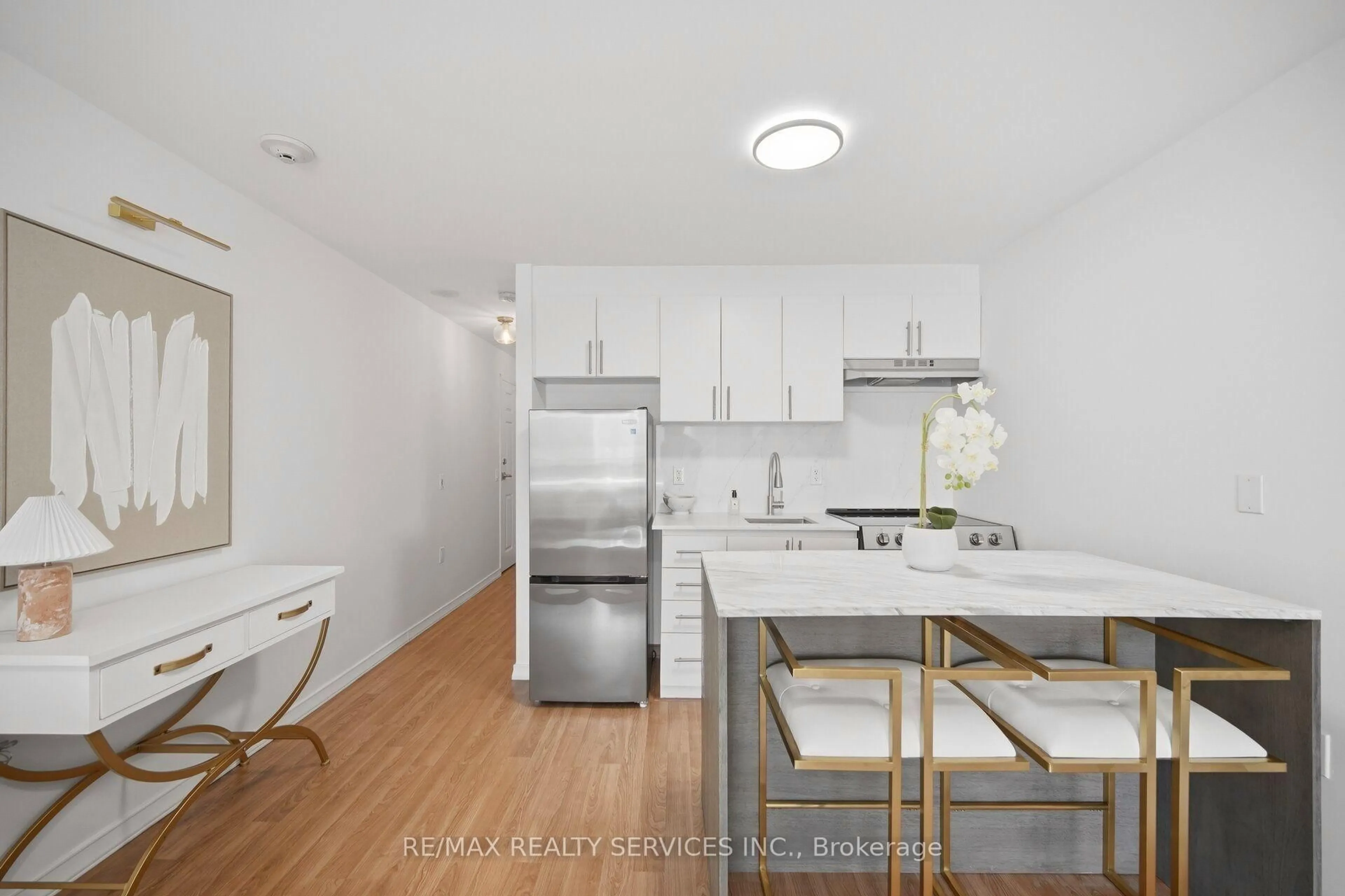 Unknown for 15 Maplewood Ave #310, Toronto Ontario M6C 4B4