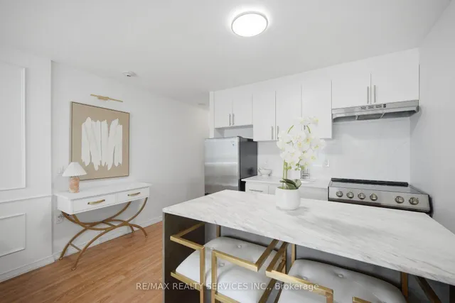 15 Maplewood Ave #310, Toronto 5