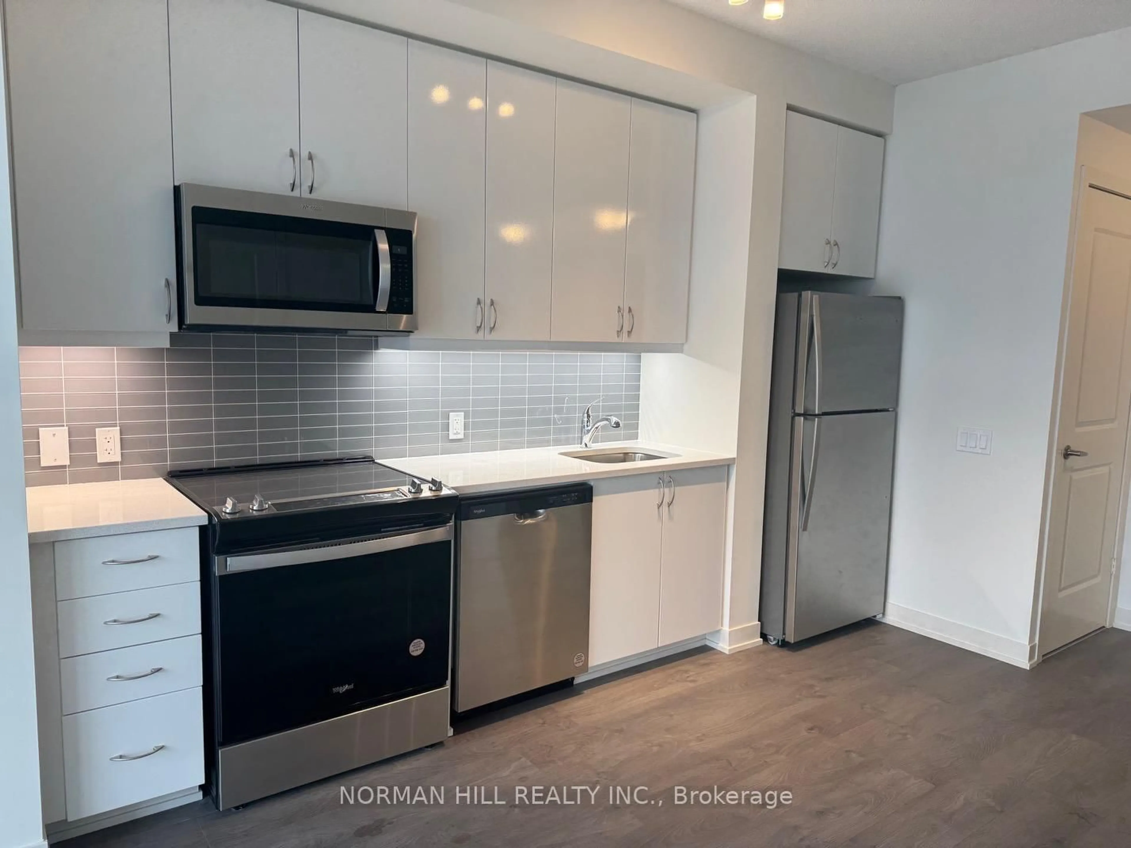 Standard kitchen, unknown for 4955 Yonge St #2916, Toronto Ontario M2N 0L8