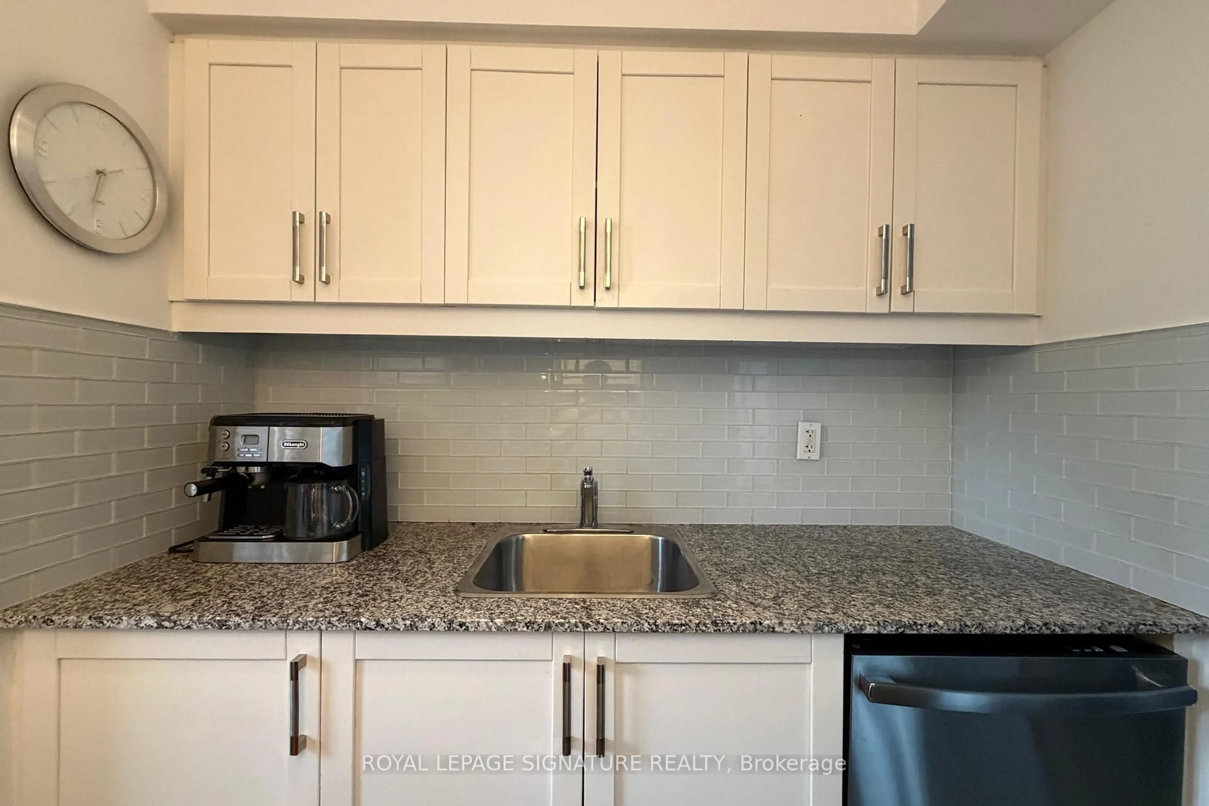 Standard kitchen, ceramic/tile floor for 33 Sheppard Ave #2210, Toronto Ontario M2N 7K1