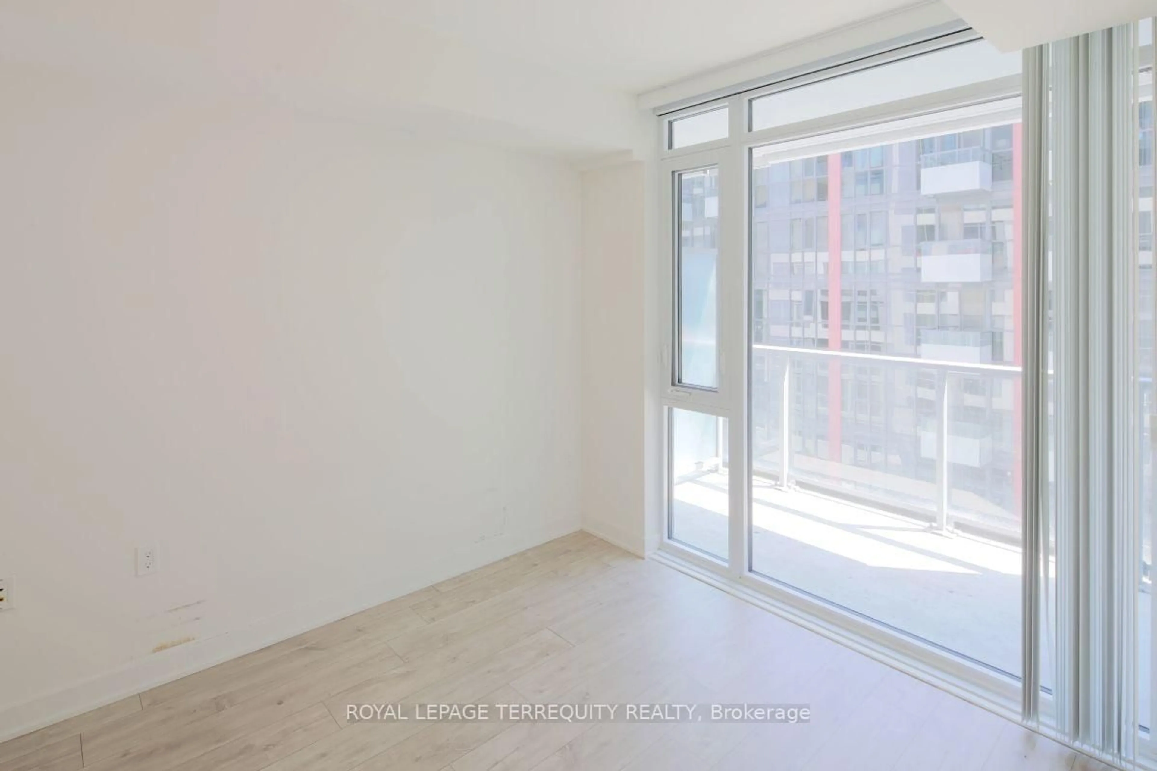 A pic of a room for 576 Front St #627, Toronto Ontario M5V 1C1