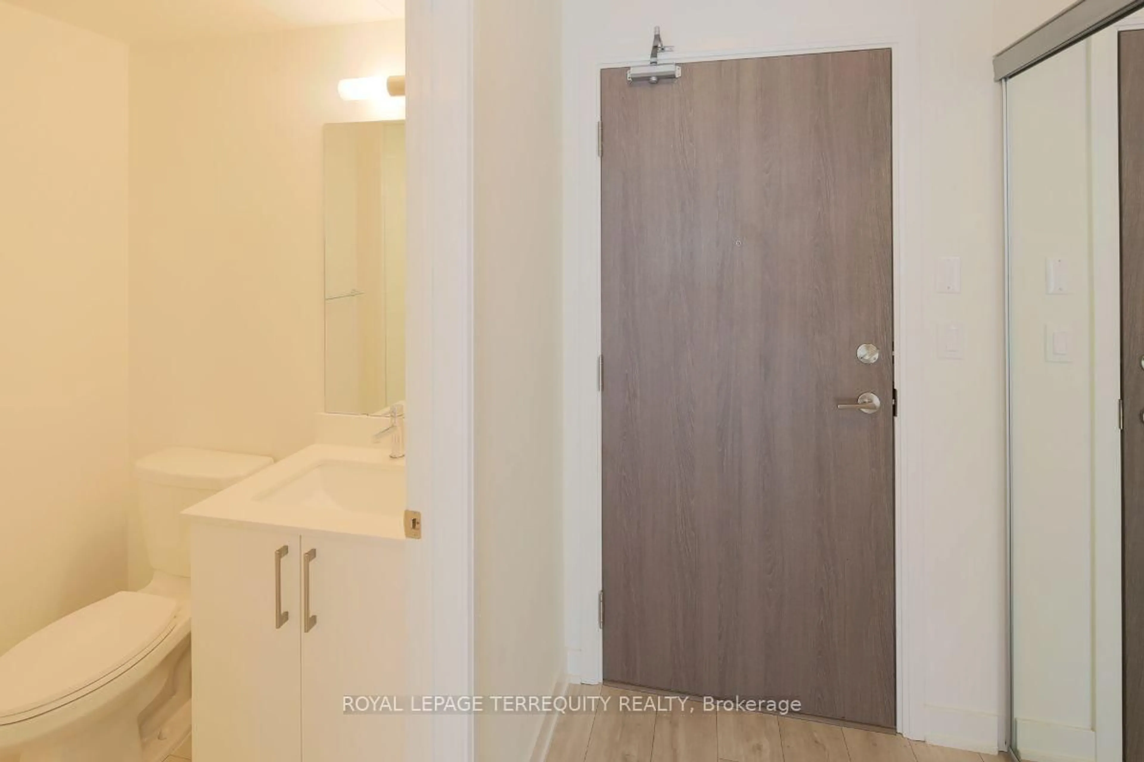 A pic of a room for 576 Front St #627, Toronto Ontario M5V 1C1