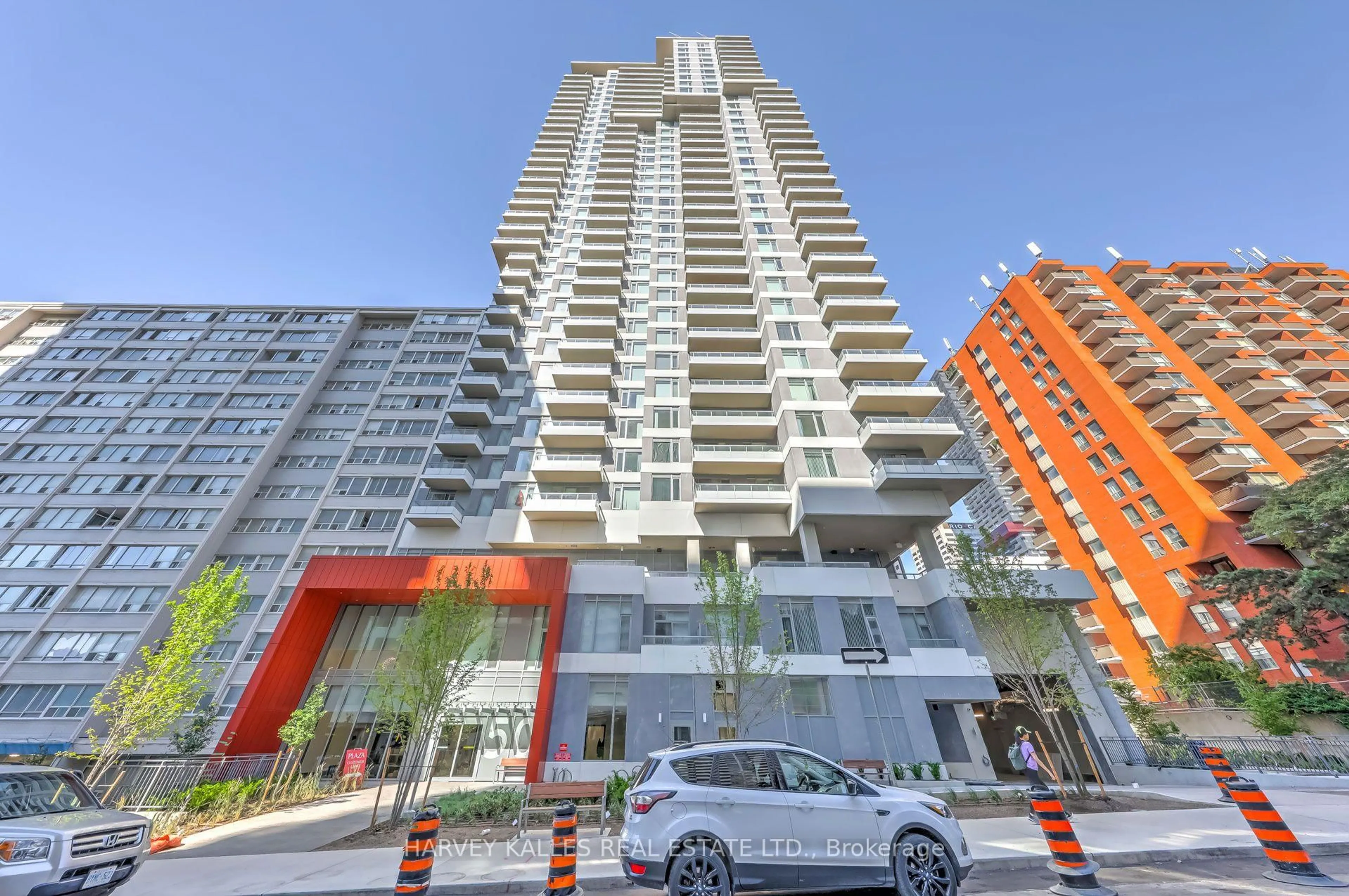Indoor foyer for 50 Dunfield Ave #LPH19, Toronto Ontario M4S 0E4