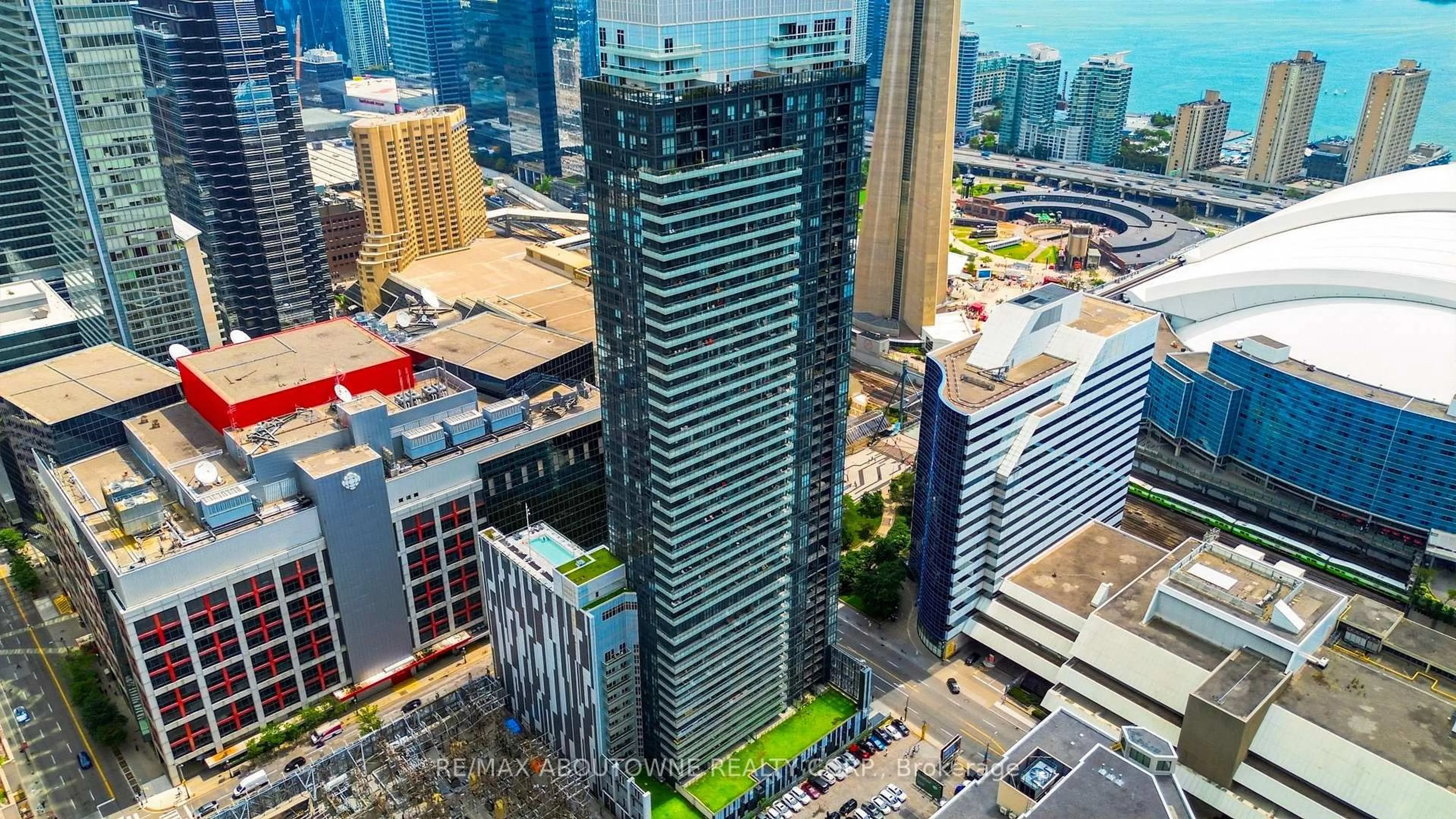 A pic from outside/outdoor area/front of a property/back of a property/a pic from drone, city buildings view from balcony for 300 Front St #3909, Toronto Ontario M5V 0E9