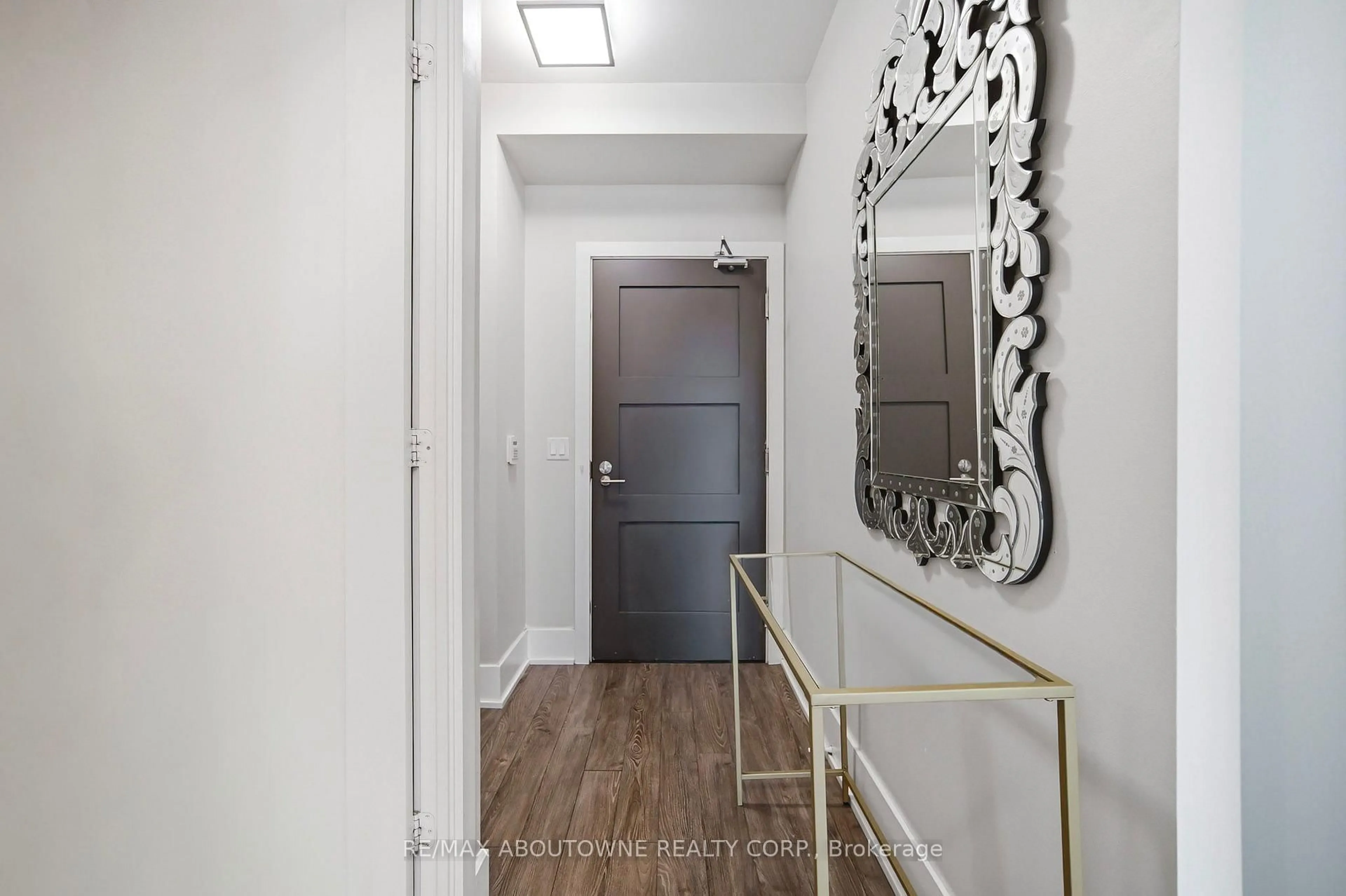 Indoor entryway for 300 Front St #3909, Toronto Ontario M5V 0E9