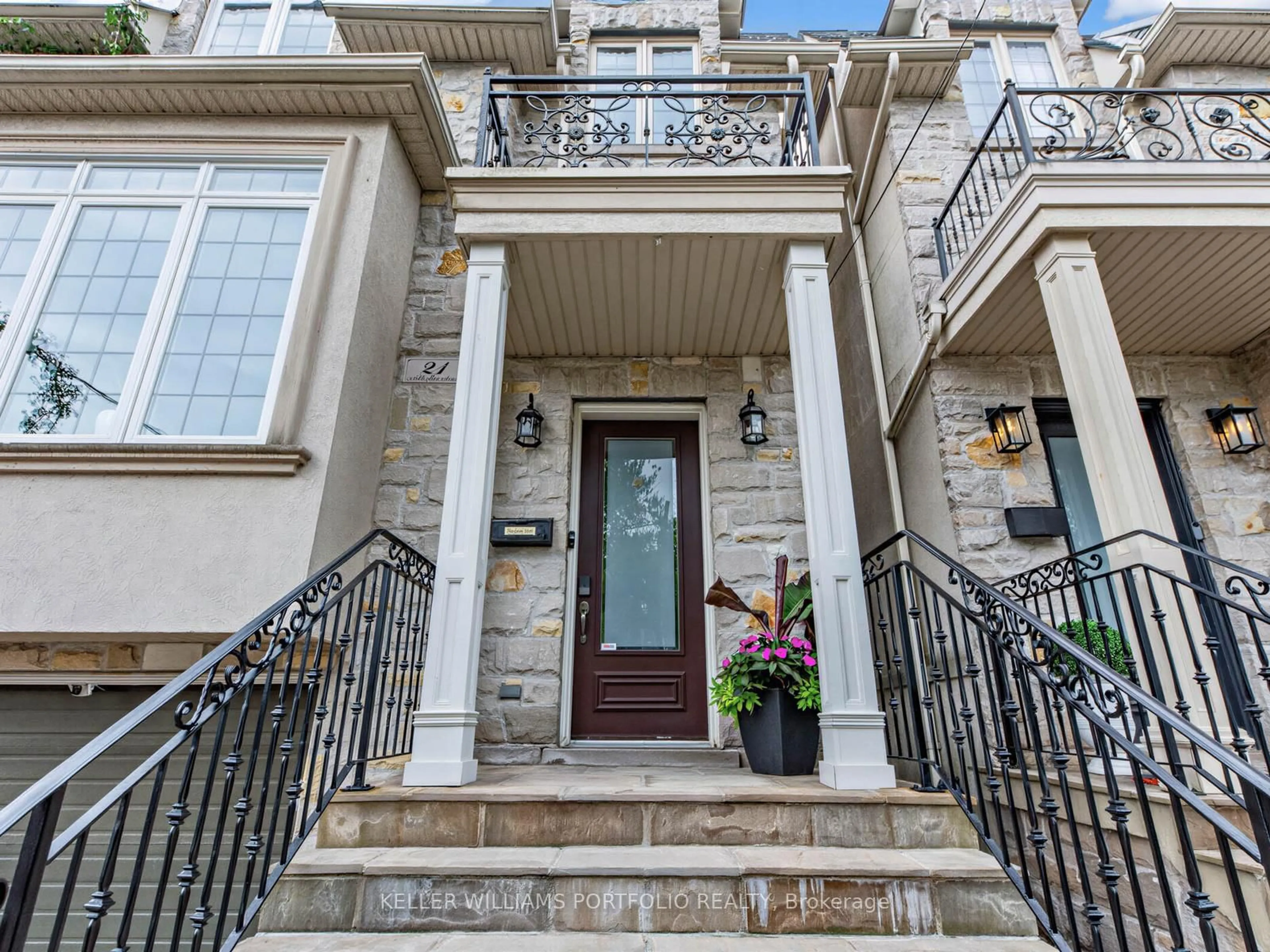 Indoor entryway for 21 Albertus Ave, Toronto Ontario M4R 1J5