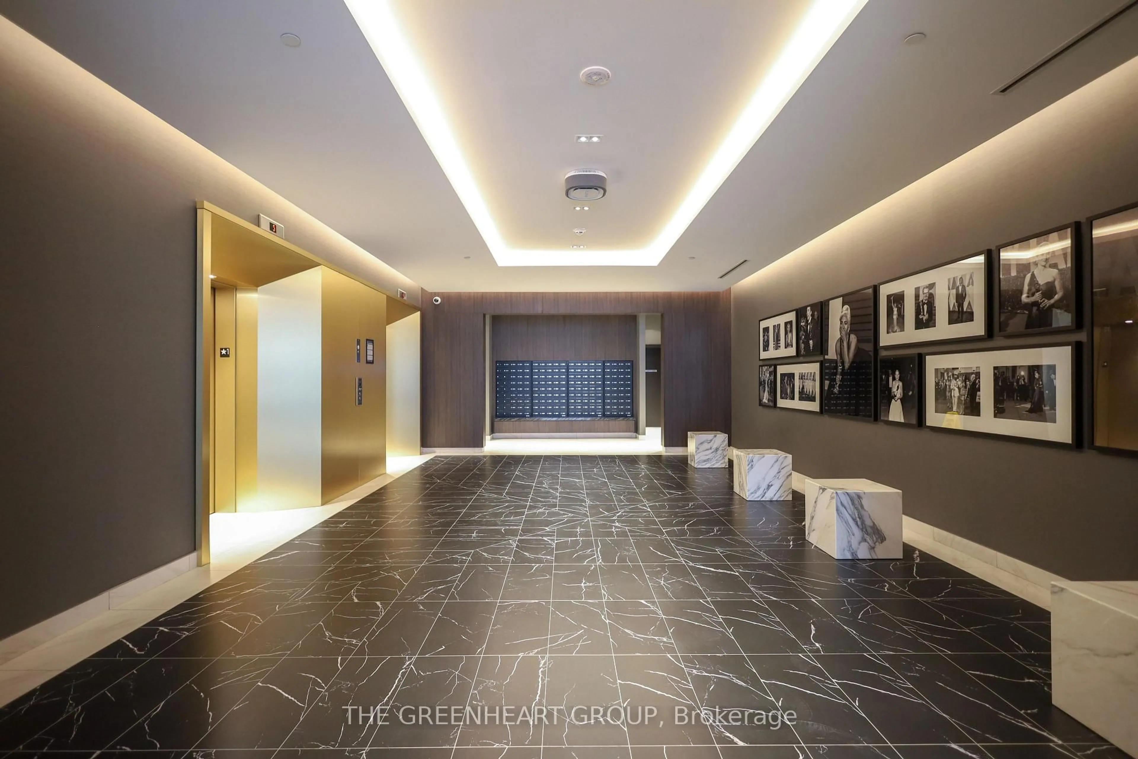 Indoor foyer for 500 Dupont St #504, Toronto Ontario M6G 0B8